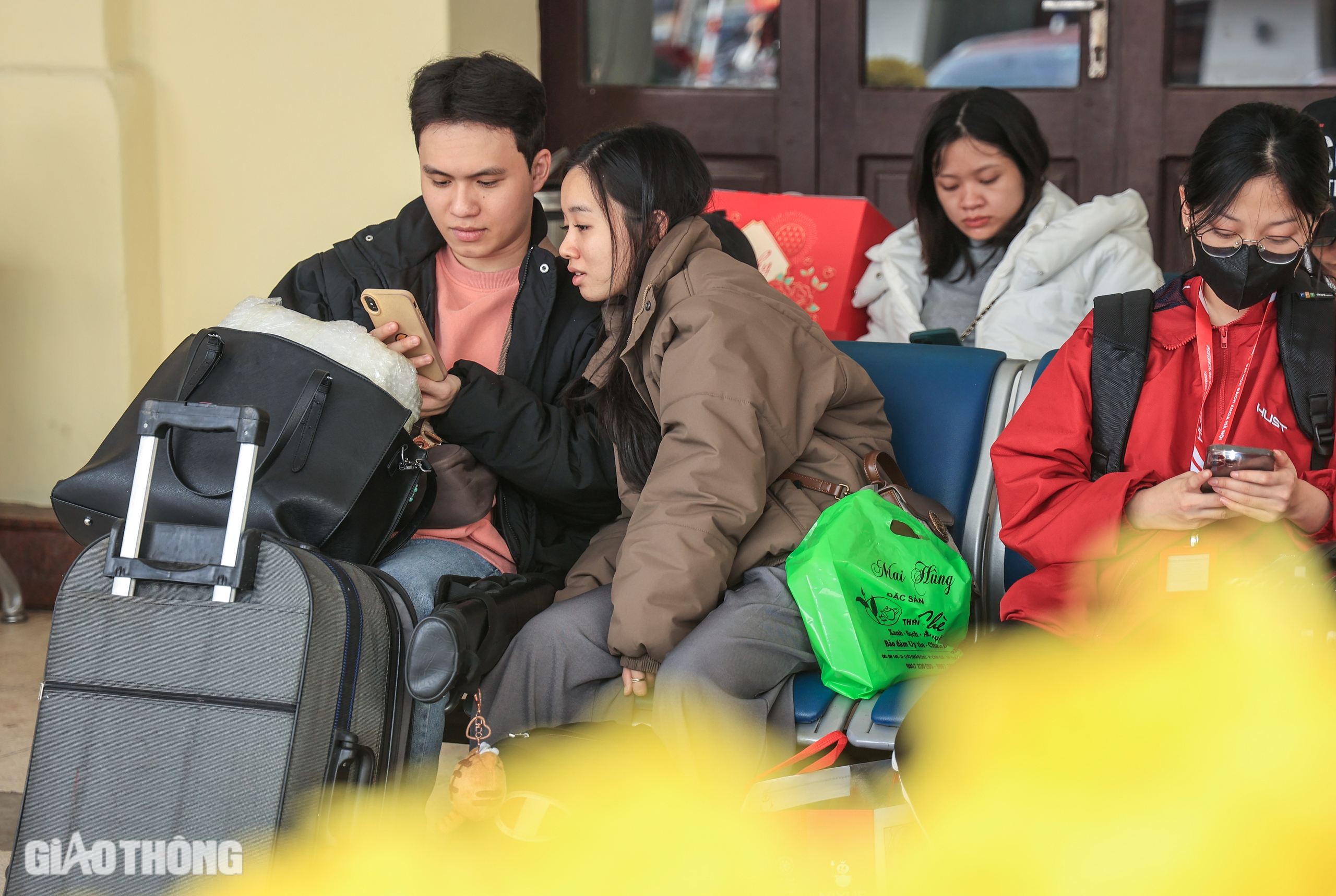 Ng&agrave;y cuối trước kỳ nghỉ Tết, ga H&agrave; Nội th&ocirc;ng tho&aacute;ng bất ngờ- Ảnh 6.