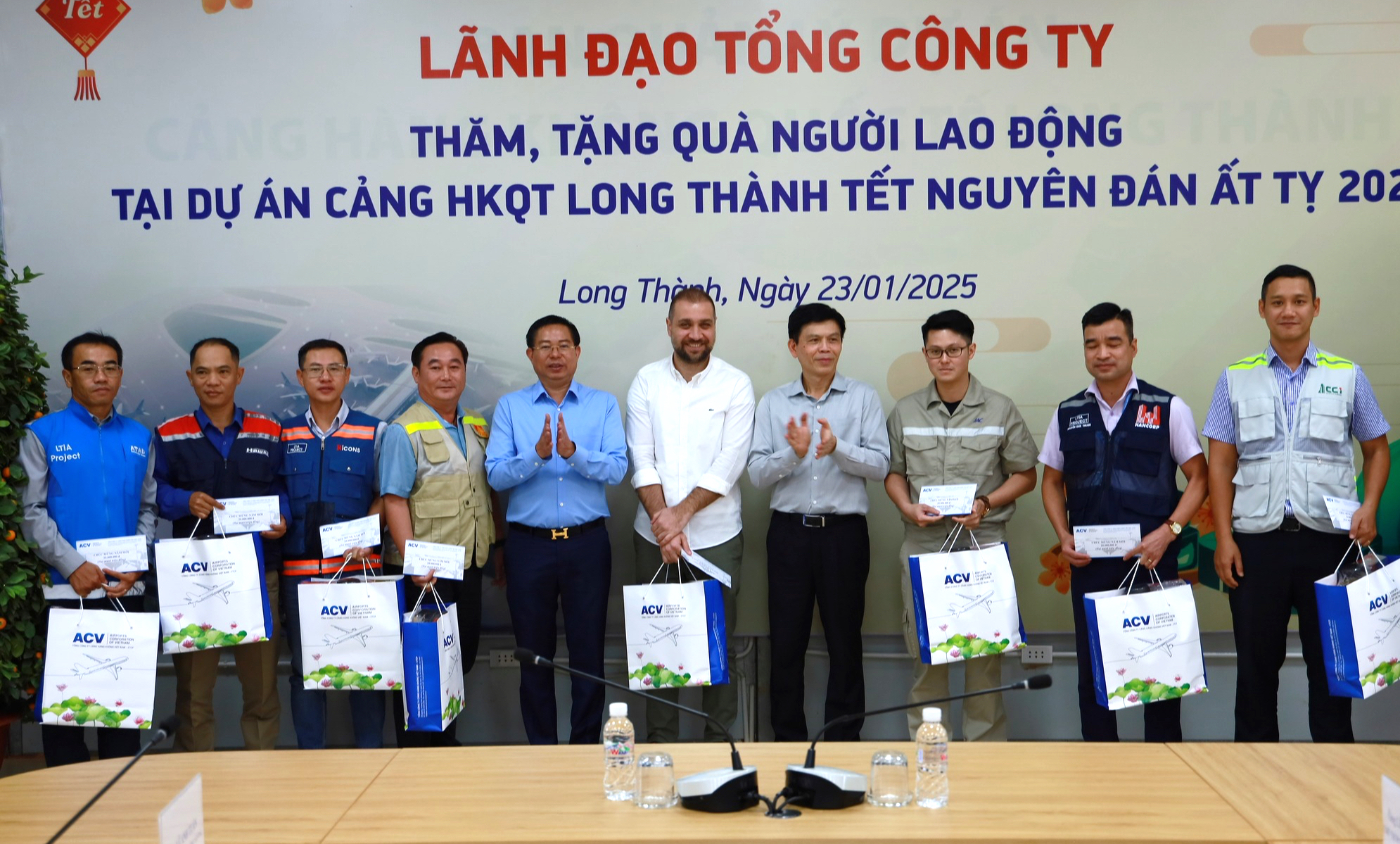 Tết kh&ocirc;ng nghỉ tr&ecirc;n c&ocirc;ng trường 2 dự &aacute;n h&agrave;ng kh&ocirc;ng lớn- Ảnh 1.