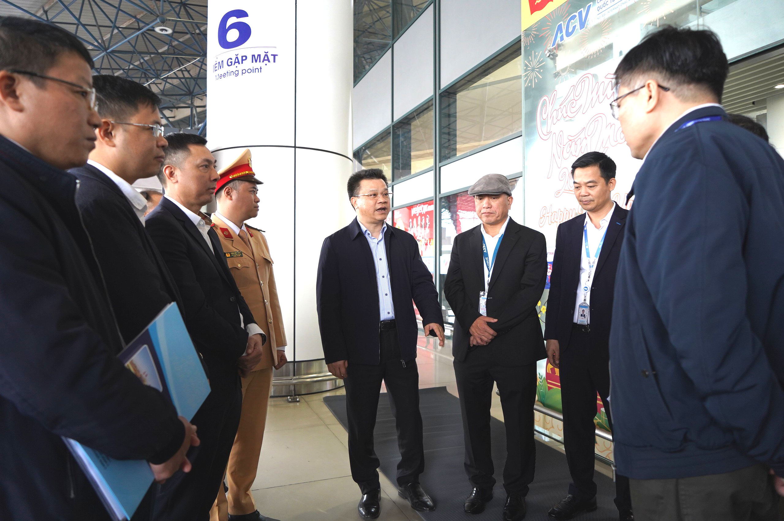 L&atilde;nh đạo Ủy ban ATGT Quốc gia thị s&aacute;t bến xe, s&acirc;n bay trước cao điểm tết Nguy&ecirc;n đ&aacute;n- Ảnh 12.