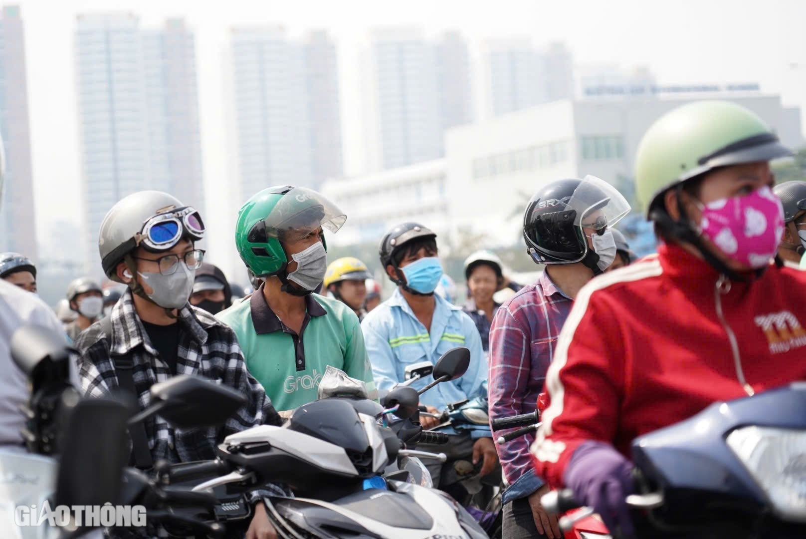 Hàng ngàn xe con đổ về cao tốc, giao thông phía Đông TP.HCM ùn ứ nặng- Ảnh 9. Hàng ngàn xe con đổ về cao tốc, giao thông phía Đông TP.HCM ùn ứ nặng- Ảnh 9.