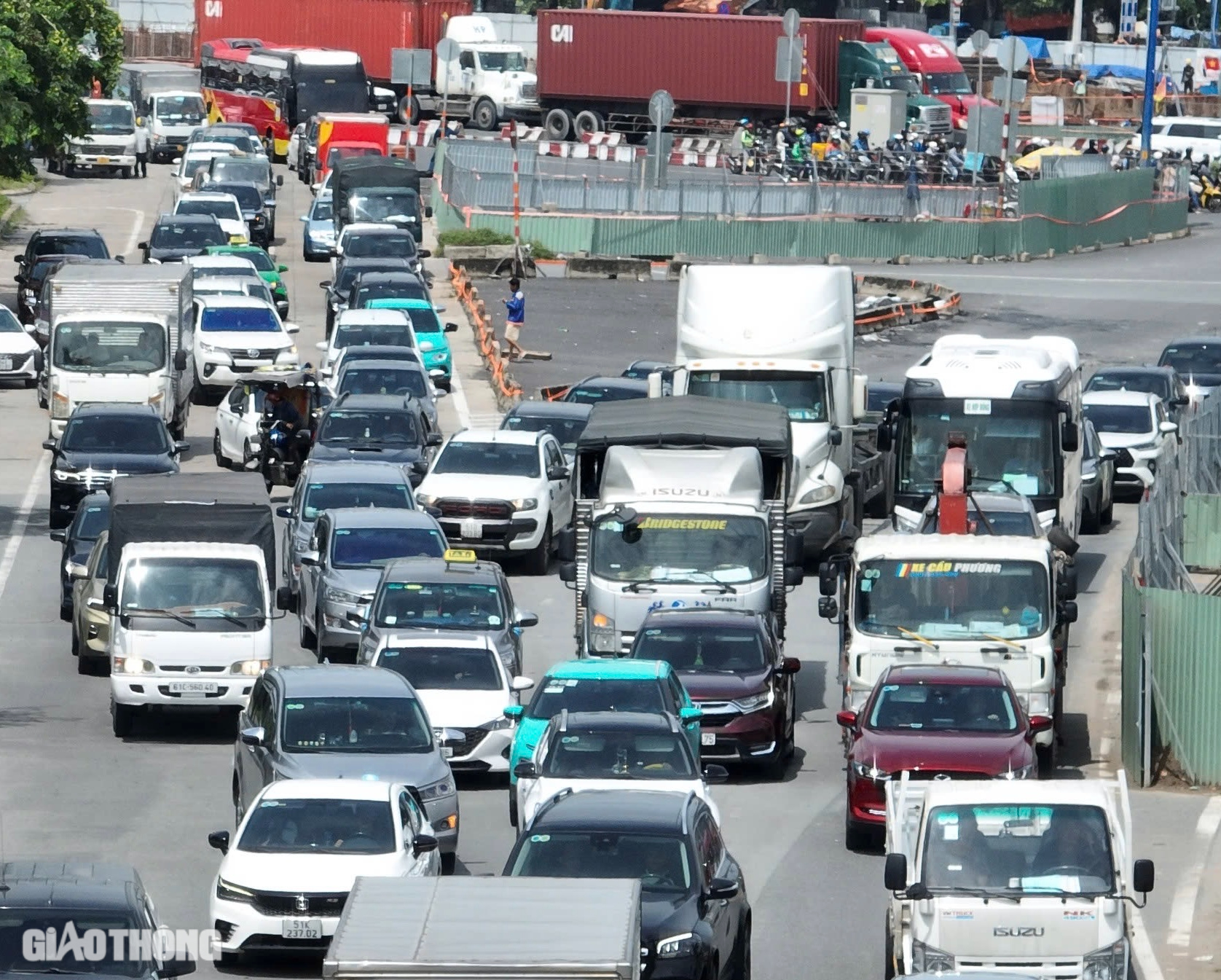 Hàng ngàn xe con đổ về cao tốc, giao thông phía Đông TP.HCM ùn ứ nặng- Ảnh 6. Hàng ngàn xe con đổ về cao tốc, giao thông phía Đông TP.HCM ùn ứ nặng- Ảnh 6.