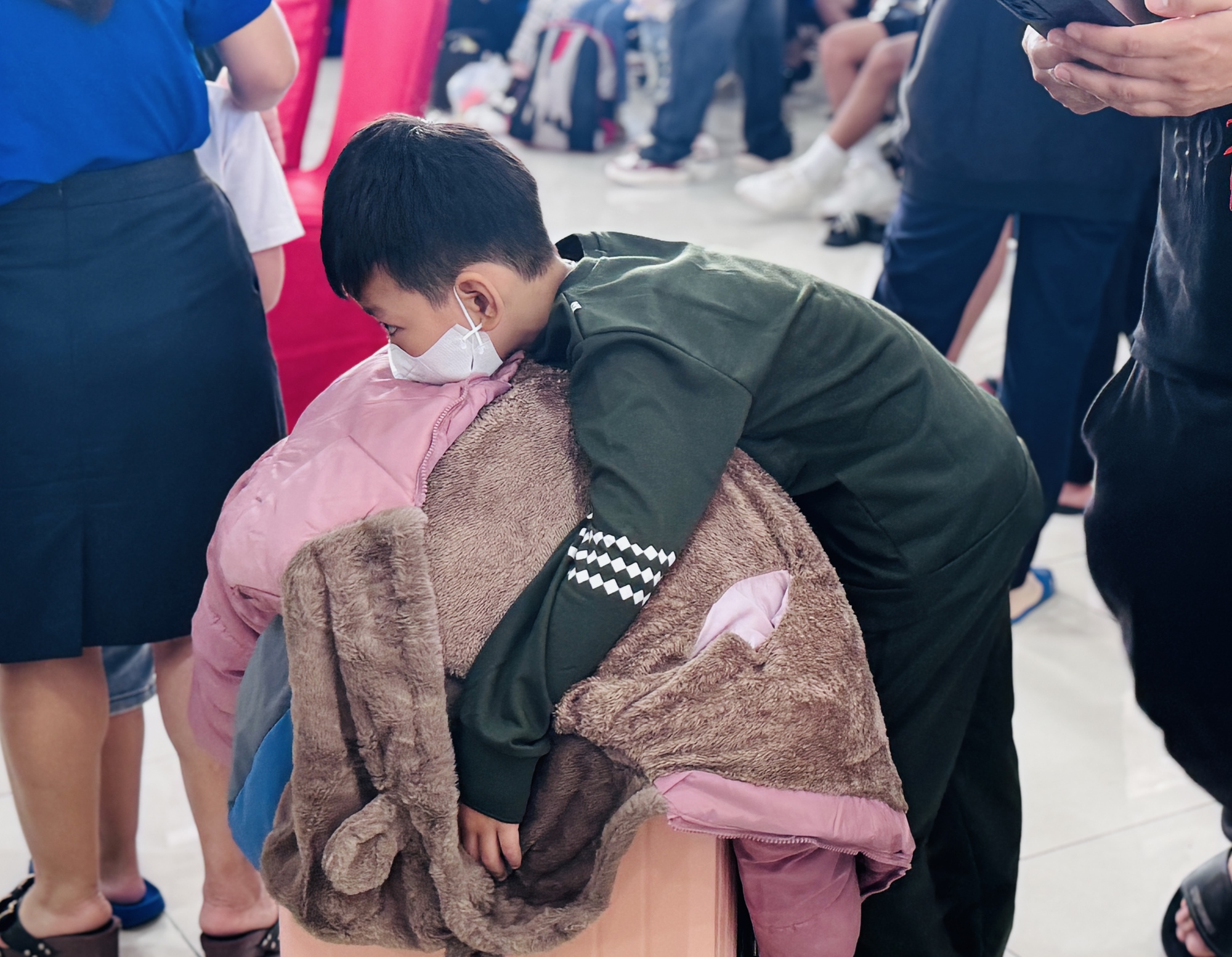 TP.HCM: Bến xe, s&acirc;n bay, metro đ&ocirc;ng đ&uacute;c kh&aacute;ch ng&agrave;y 25 th&aacute;ng Chạp- Ảnh 7.