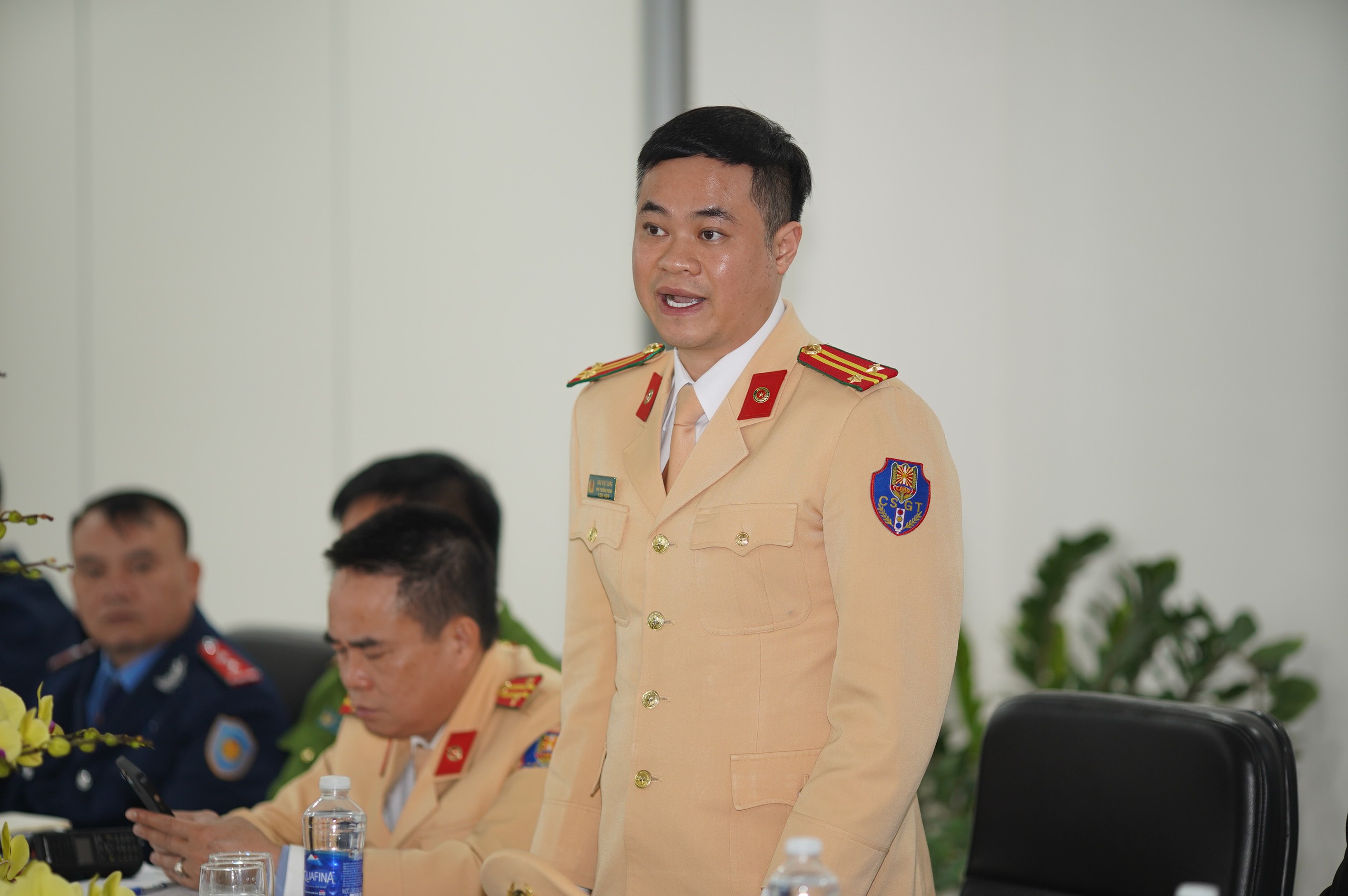 L&atilde;nh đạo Ủy ban ATGT Quốc gia thị s&aacute;t bến xe, s&acirc;n bay trước cao điểm tết Nguy&ecirc;n đ&aacute;n- Ảnh 6.