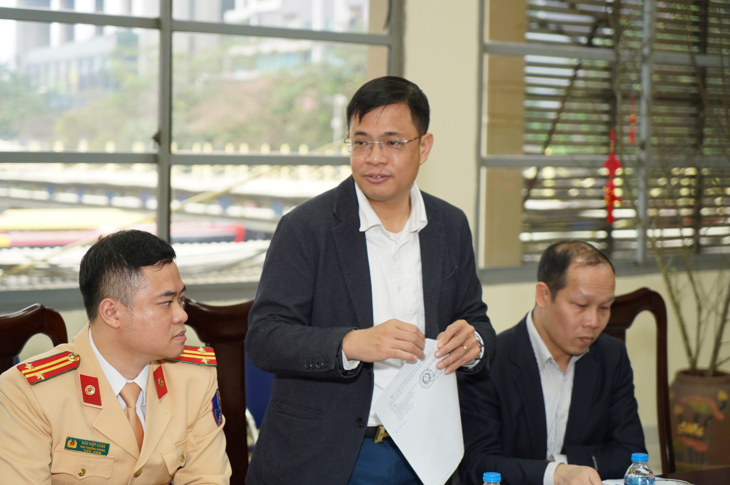 L&atilde;nh đạo Ủy ban ATGT Quốc gia thị s&aacute;t bến xe, s&acirc;n bay trước cao điểm tết Nguy&ecirc;n đ&aacute;n- Ảnh 8.