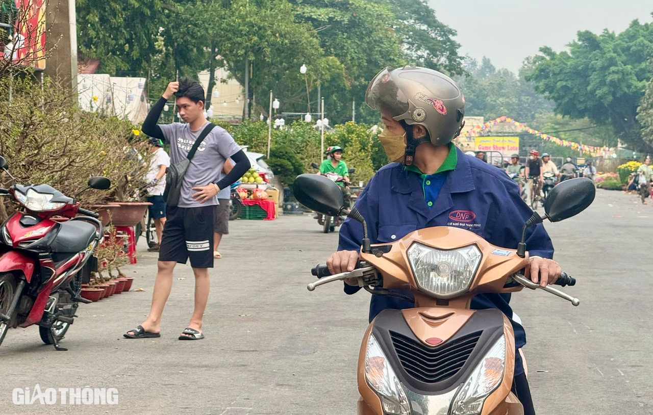 Chợ hoa Đồng Nai: Người xem đ&ocirc;ng, người mua &iacute;t- Ảnh 12.