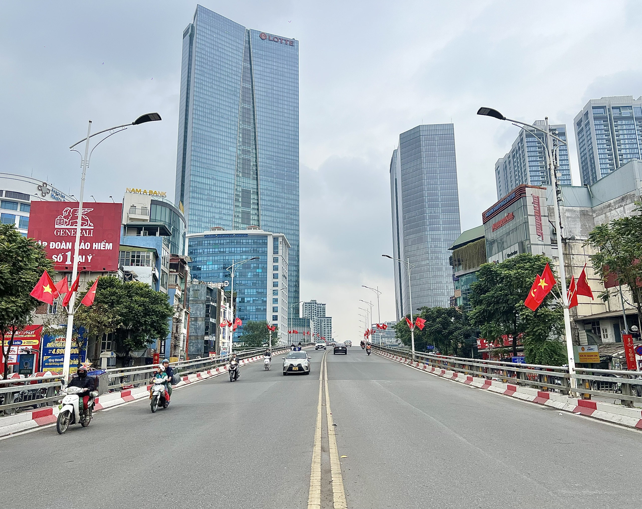 Hà Nội: Giao thông giảm nhiệt ngày đầu nghỉ tết Nguyên đán Ất Tỵ- Ảnh 17. Hà Nội: Giao thông giảm nhiệt ngày đầu nghỉ tết Nguyên đán Ất Tỵ- Ảnh 17.