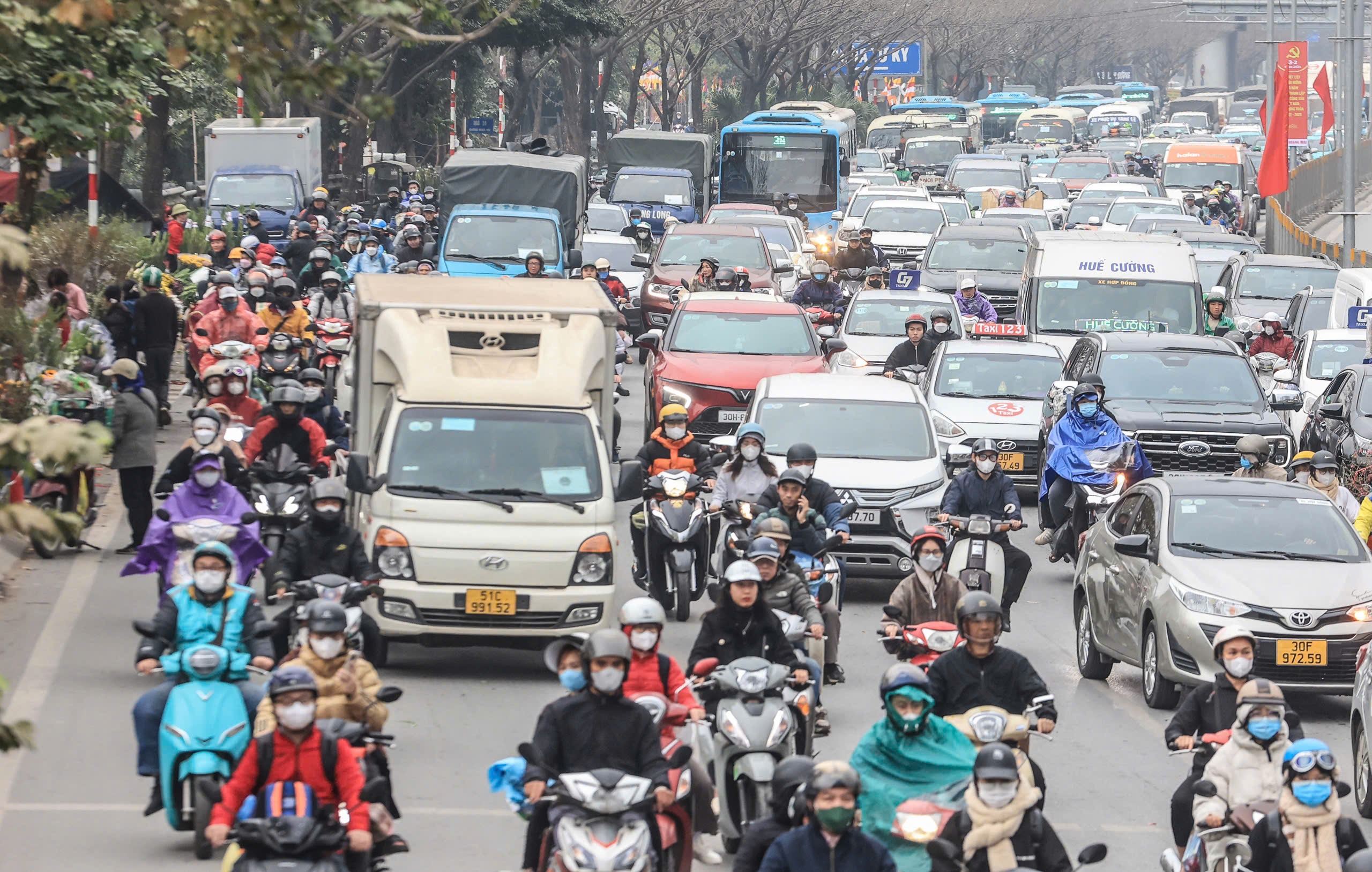Tai nạn giao thông khiến 27 người tử vong ngày đầu nghỉ Tết- Ảnh 2. Tai nạn giao thông khiến 27 người tử vong ngày đầu nghỉ Tết- Ảnh 2.