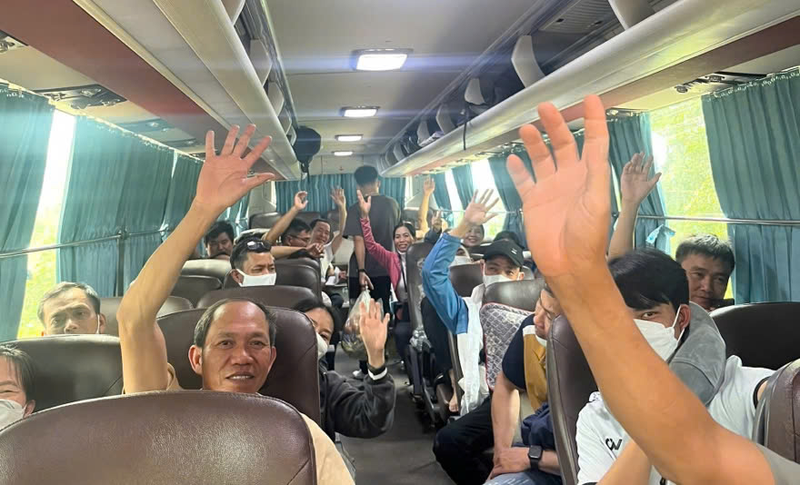 Nh&agrave; thầu giao th&ocirc;ng v&agrave; chuyến xe ấm t&igrave;nh người ng&agrave;y Tết- Ảnh 2.