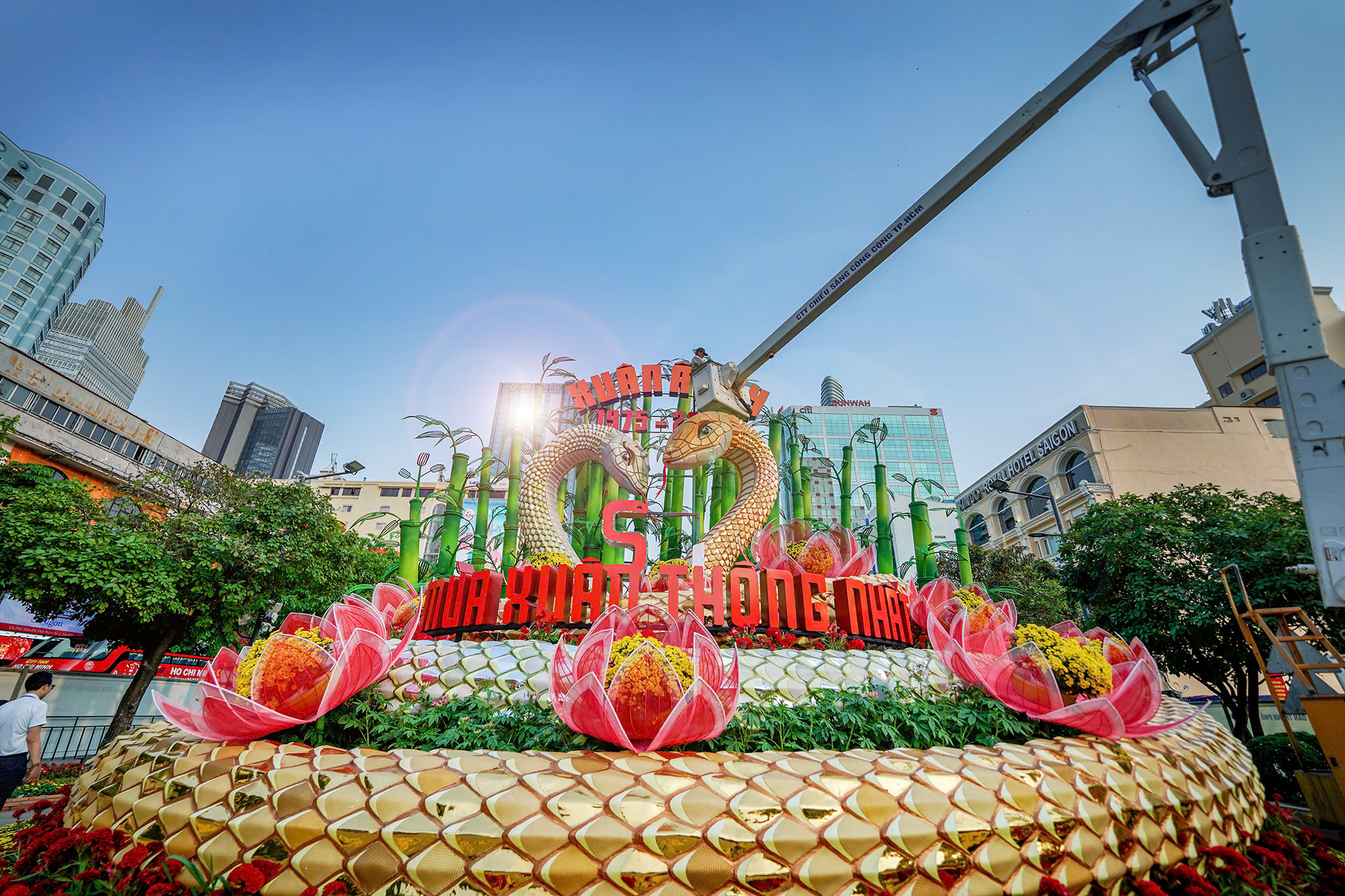 TP.HCM: V&igrave; sao đường hoa Nguyễn Huệ tạm đ&oacute;ng cửa?- Ảnh 1.