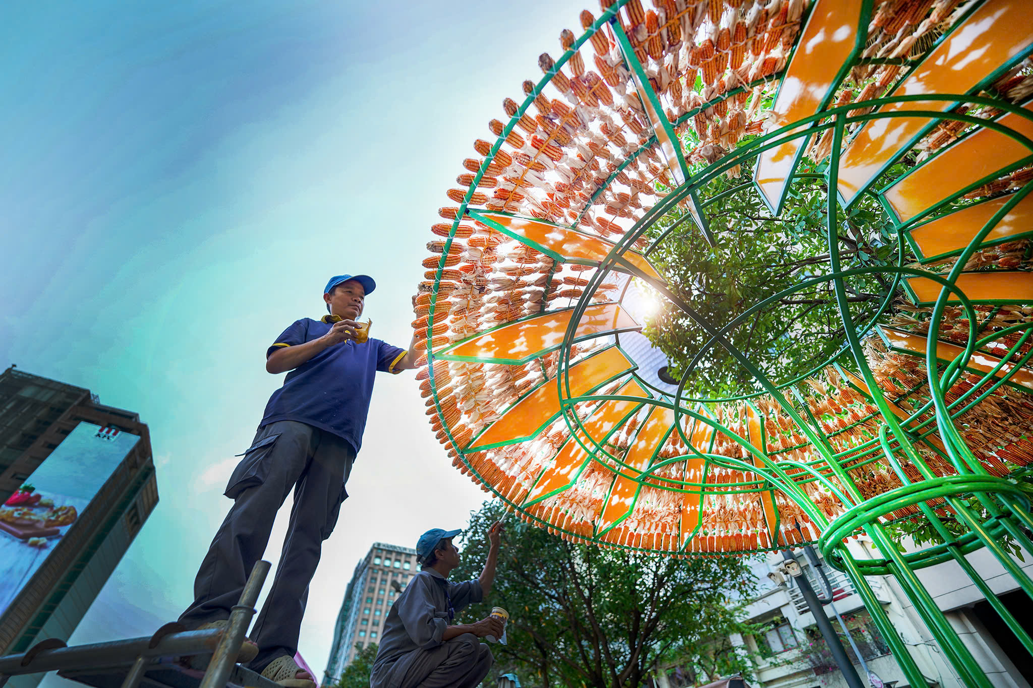 TP.HCM: V&igrave; sao đường hoa Nguyễn Huệ tạm đ&oacute;ng cửa?- Ảnh 10.