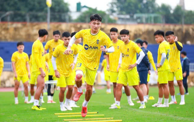 Các đội bóng V-League thưởng Tết cầu thủ ra sao?- Ảnh 1. Các đội bóng V-League thưởng Tết cầu thủ ra sao?- Ảnh 1.