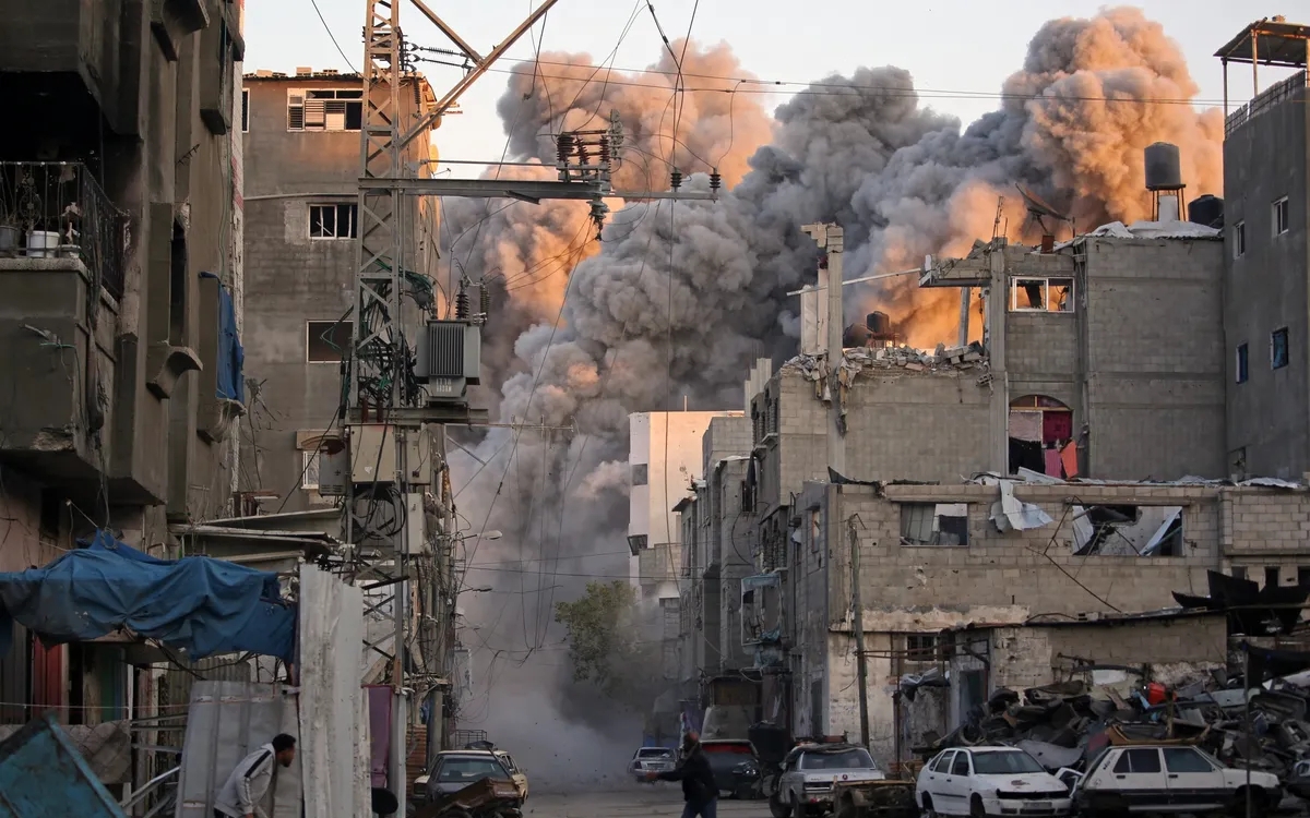 Tổng thống Trump cho ph&eacute;p cung cấp bom 1.000kg cho Israel