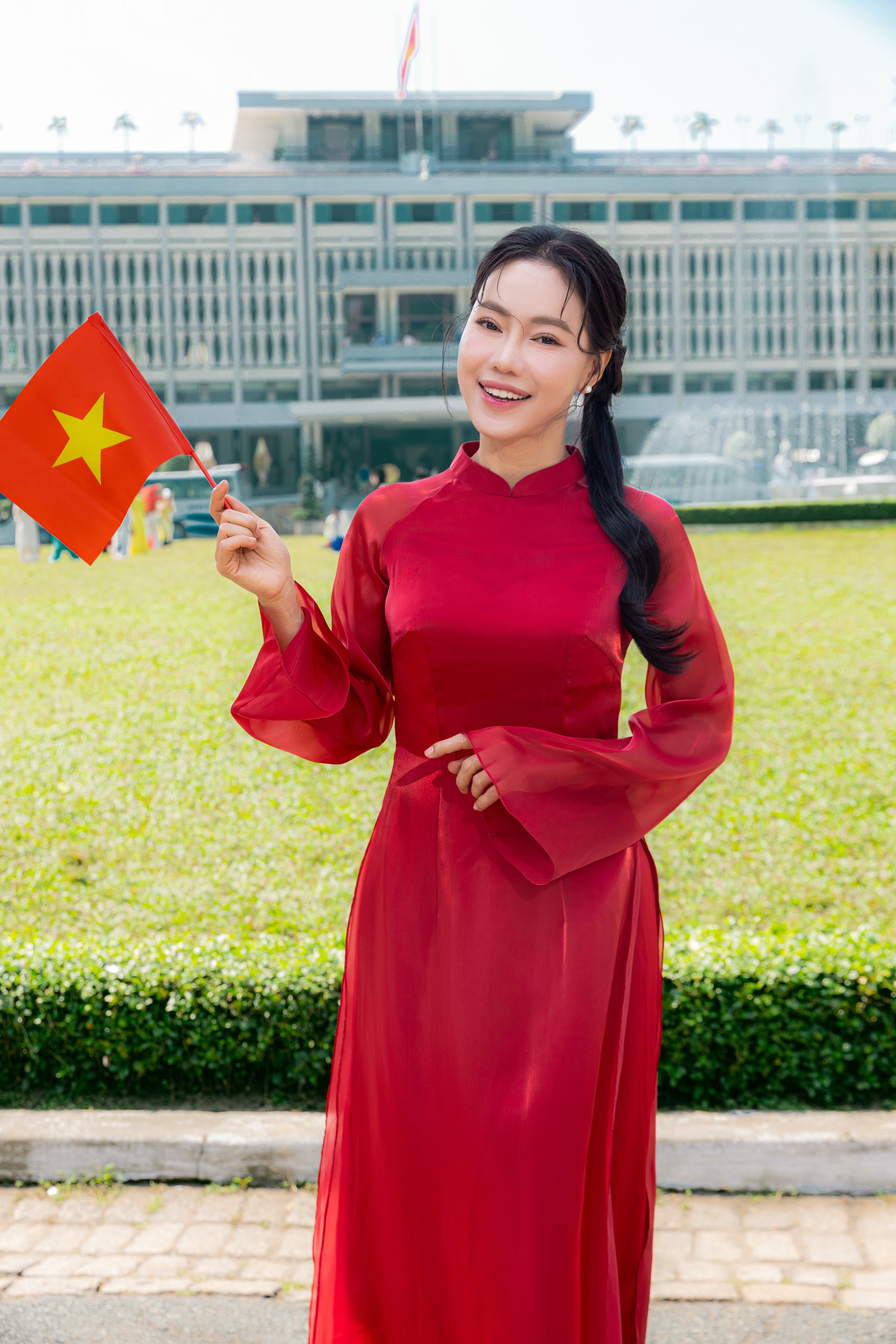 "Bà trùm" Kim Dung đọ nhan sắc cùng 4 nàng hậu Thuỳ Tiên, Tiểu Vy, Hoàng Phương và Quế Anh- Ảnh 10. "Bà trùm" Kim Dung đọ nhan sắc cùng 4 nàng hậu Thuỳ Tiên, Tiểu Vy, Hoàng Phương và Quế Anh- Ảnh 10.