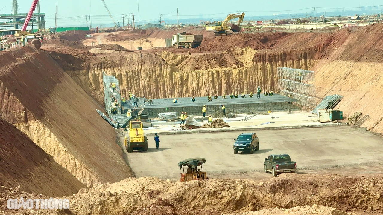 Xuy&ecirc;n Tết Ất Tỵ tr&ecirc;n c&ocirc;ng trường si&ecirc;u s&acirc;n bay Long Th&agrave;nh- Ảnh 2.