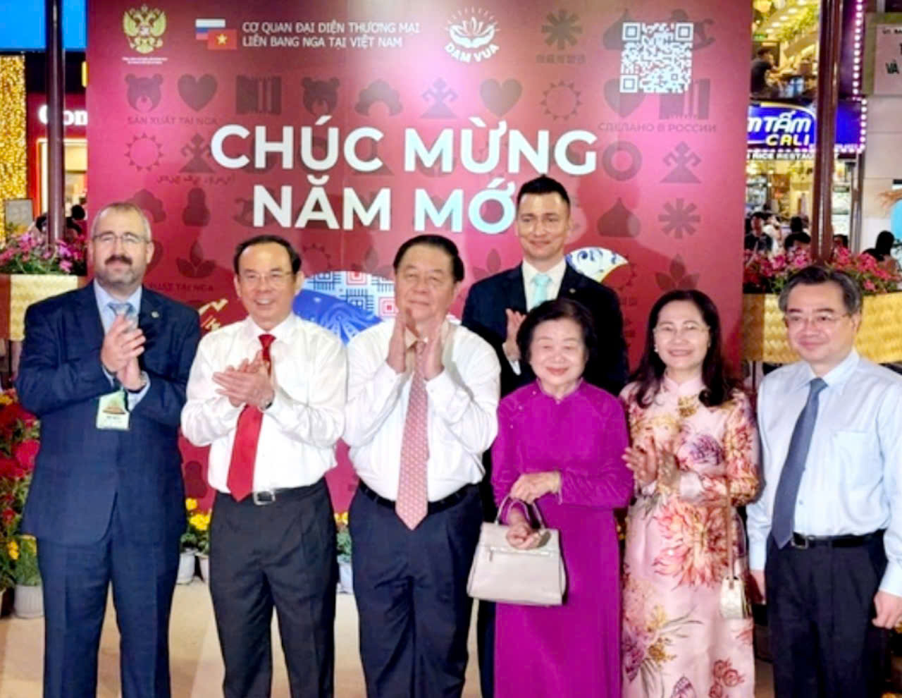 Đường hoa Nguyễn Huệ g&acirc;y ấn tượng với linh vật Rắn c&ocirc;ng phu, đặc sắc- Ảnh 4.