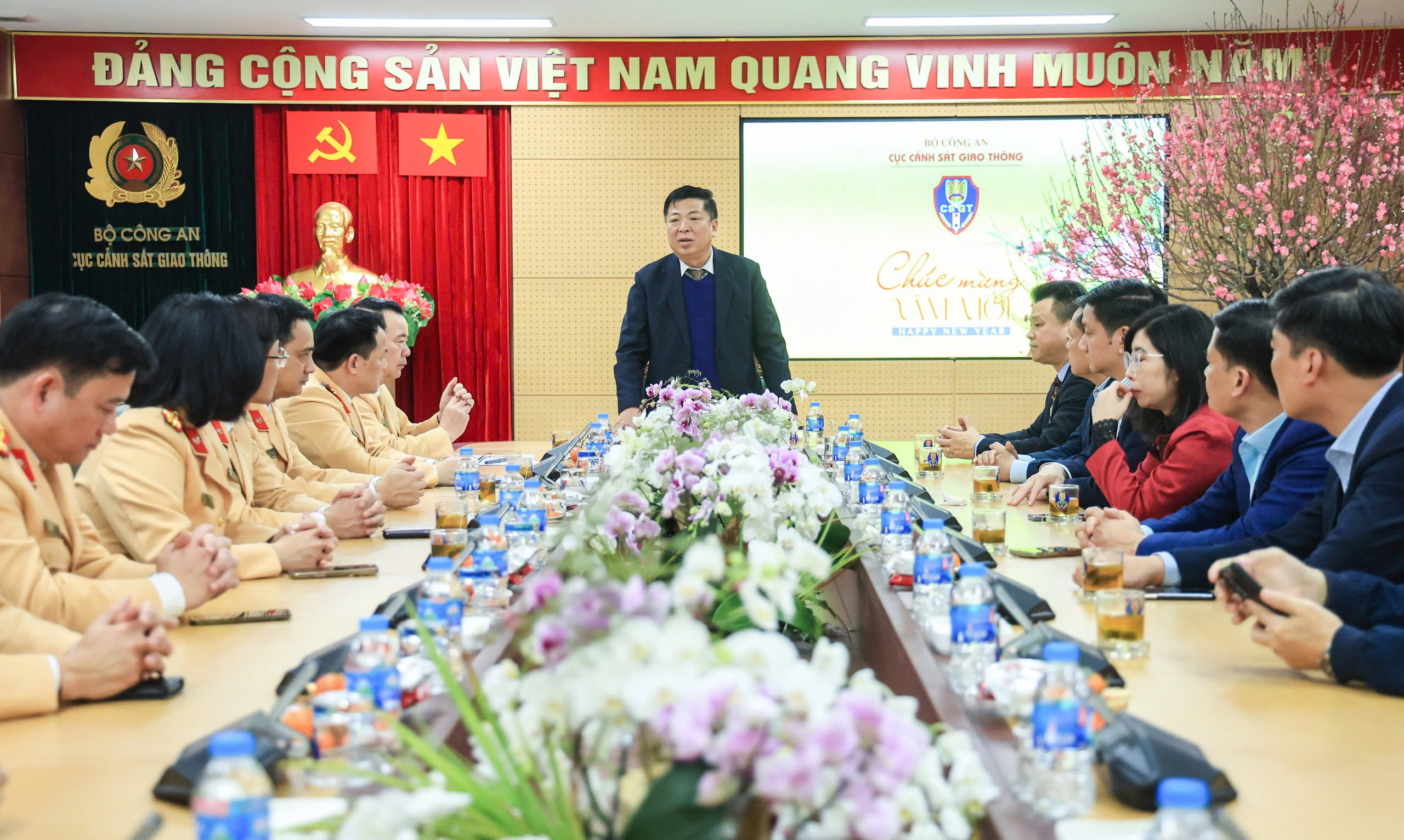 Bộ trưởng Trần Hồng Minh thị s&aacute;t bến xe, s&acirc;n bay chiều 29 Tết- Ảnh 4.