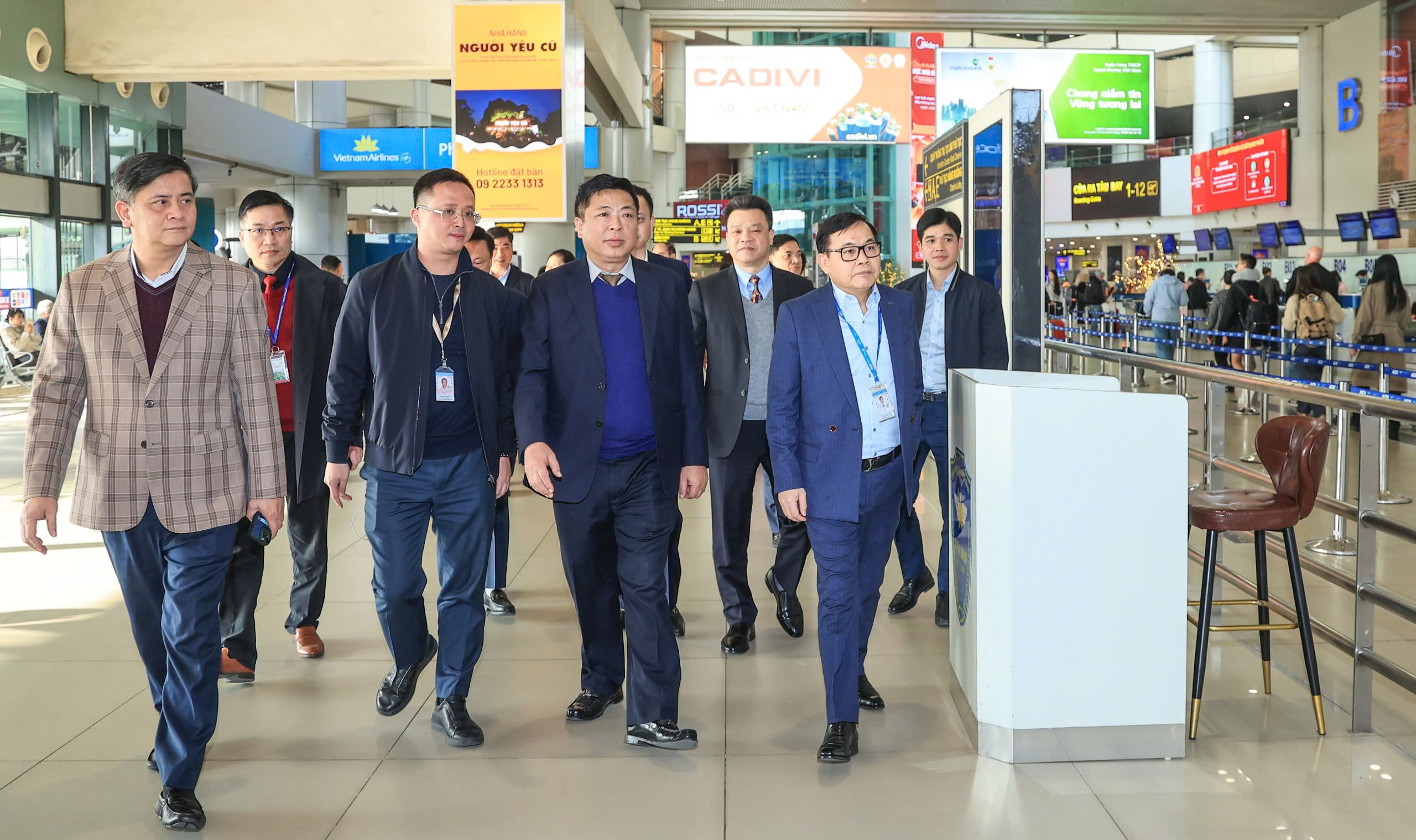 Bộ trưởng Trần Hồng Minh thị s&aacute;t bến xe, s&acirc;n bay chiều 29 Tết- Ảnh 3.