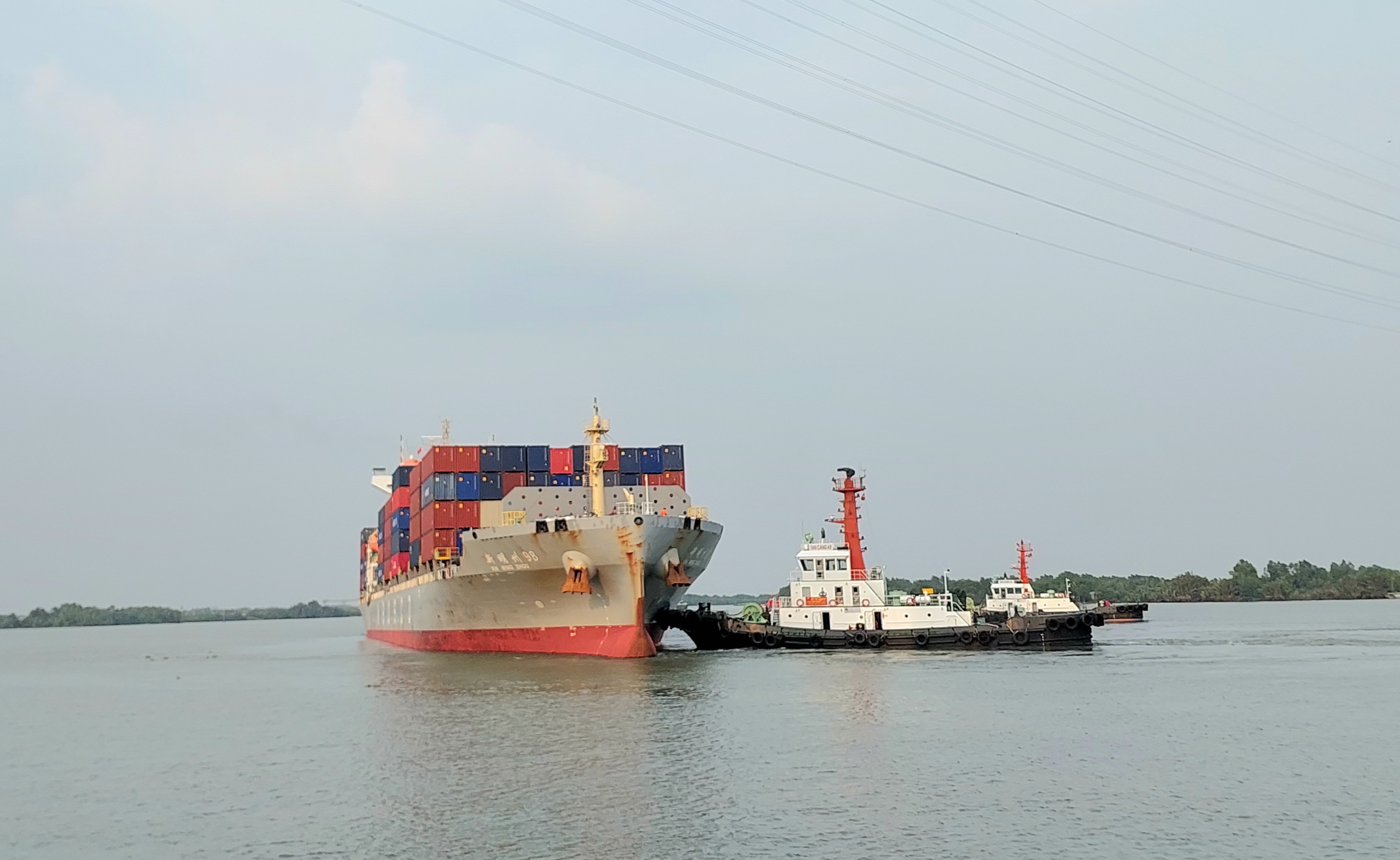 Hàng hải tất bật đón hàng xuyên Tết- Ảnh 2. Hàng hải tất bật đón hàng xuyên Tết- Ảnh 2.