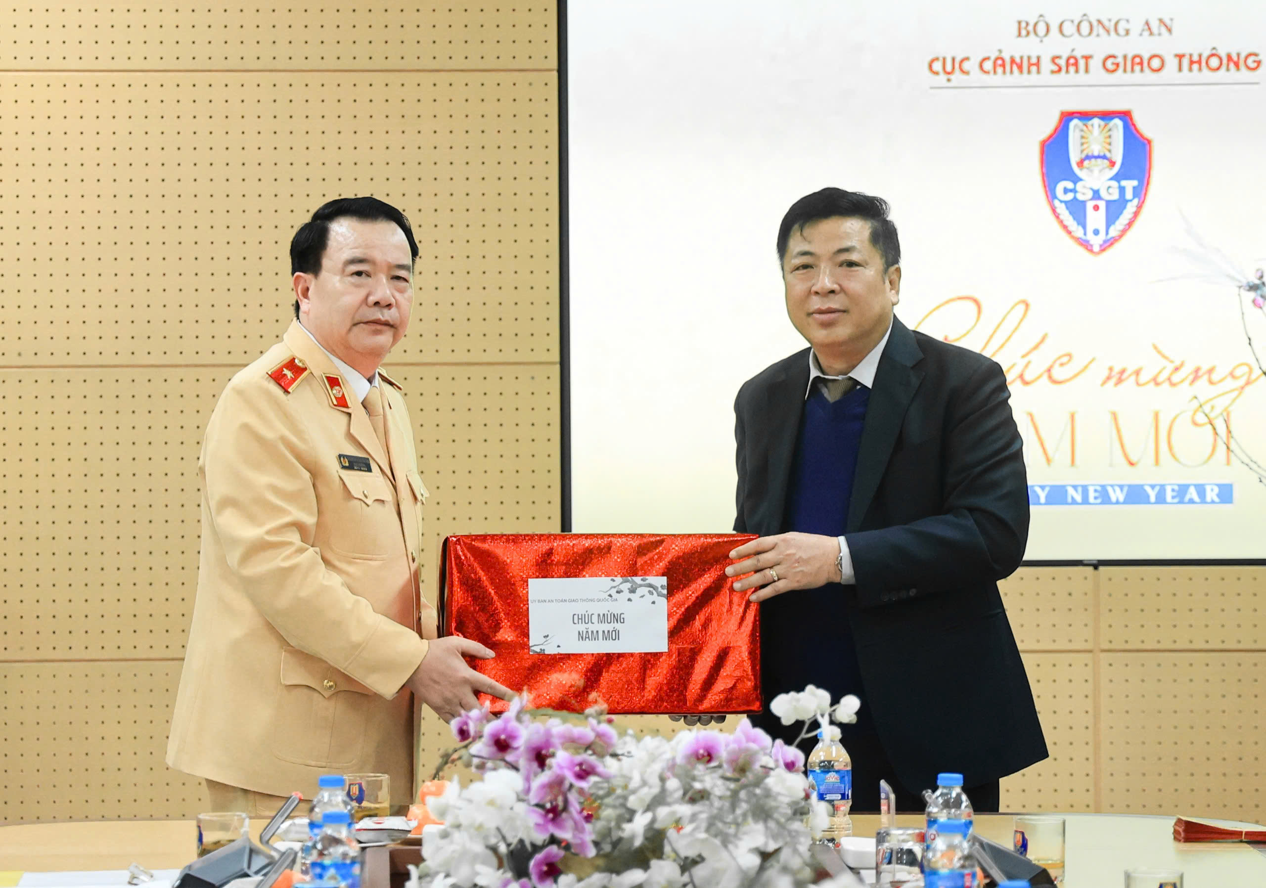Bộ trưởng Trần Hồng Minh thị s&aacute;t bến xe, s&acirc;n bay chiều 29 Tết- Ảnh 5.