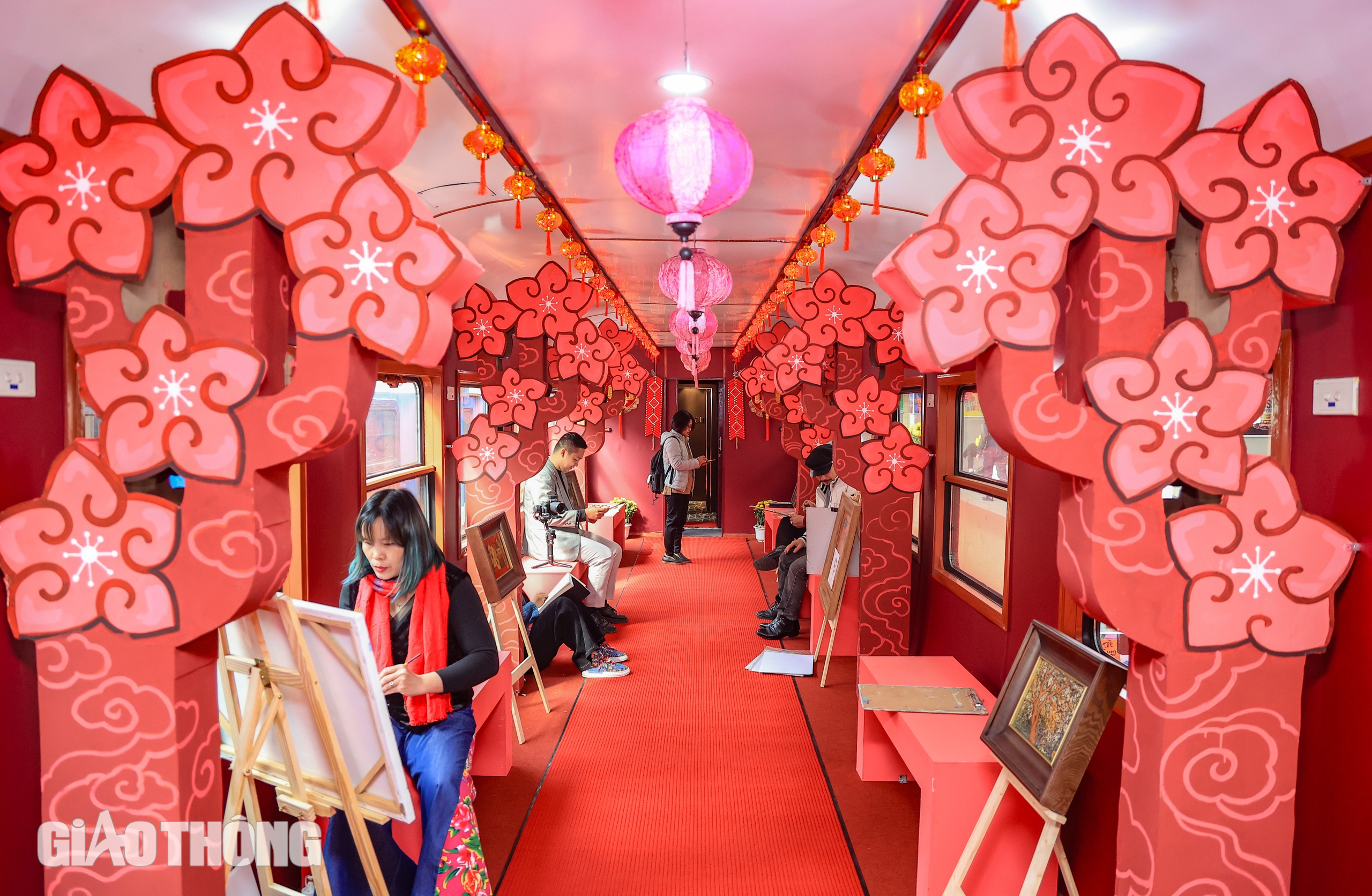 Ngỡ ng&agrave;ng trước &ldquo;Chuyến t&agrave;u Xu&acirc;n&rdquo; độc đ&aacute;o chạy xuy&ecirc;n Giao thừa- Ảnh 8.