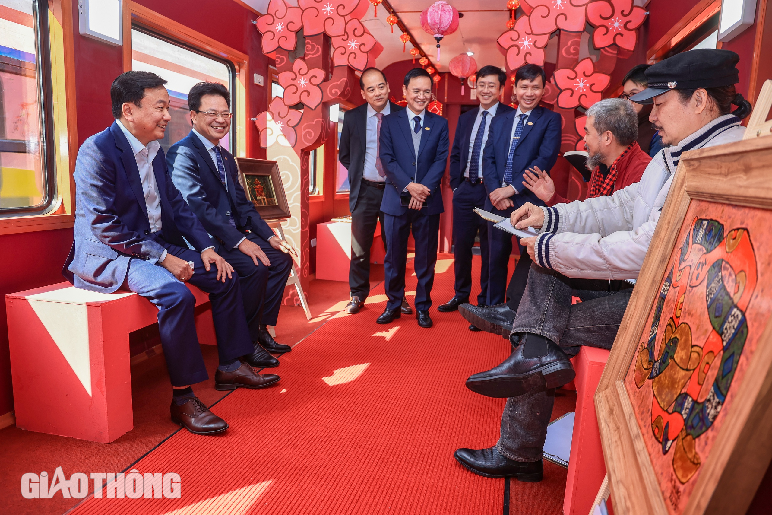 Ngỡ ng&agrave;ng trước &ldquo;Chuyến t&agrave;u Xu&acirc;n&rdquo; độc đ&aacute;o chạy xuy&ecirc;n Giao thừa- Ảnh 1.