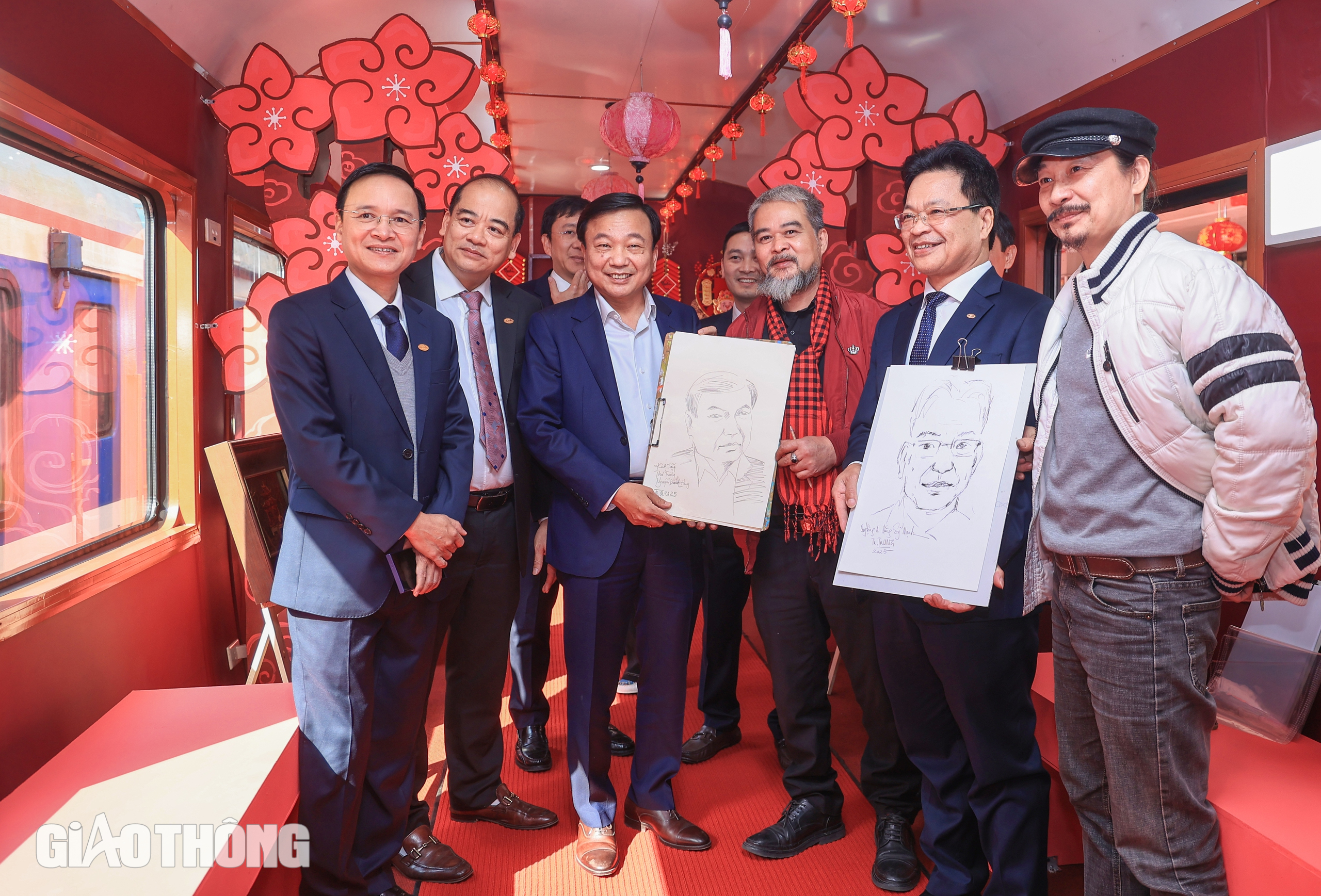 Ngỡ ng&agrave;ng trước &ldquo;Chuyến t&agrave;u Xu&acirc;n&rdquo; độc đ&aacute;o chạy xuy&ecirc;n Giao thừa- Ảnh 2.