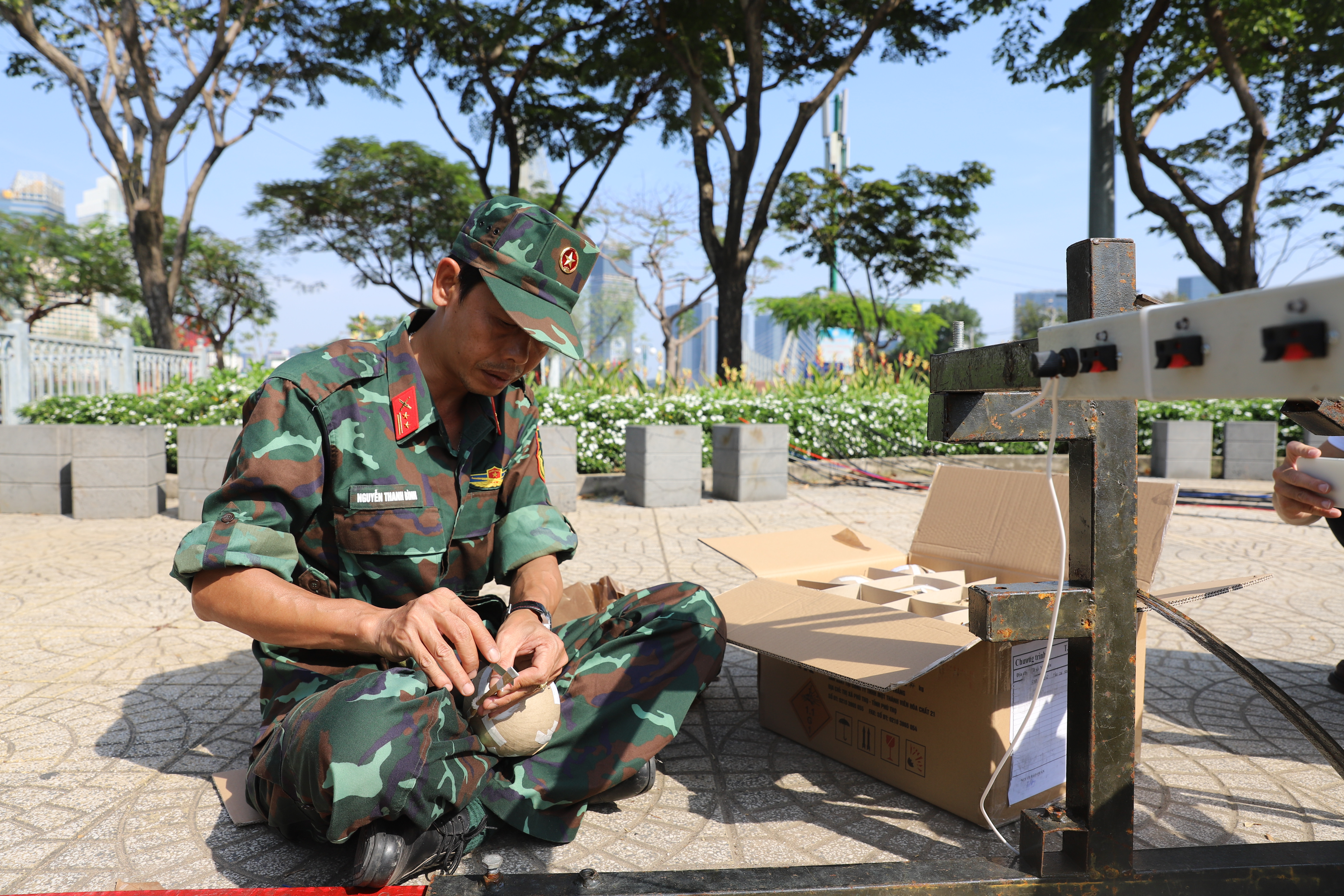 TP.HCM: Trận địa ph&aacute;o hoa sẵn s&agrave;ng khai hỏa đ&oacute;n năm mới Ất Tỵ 2025- Ảnh 5.