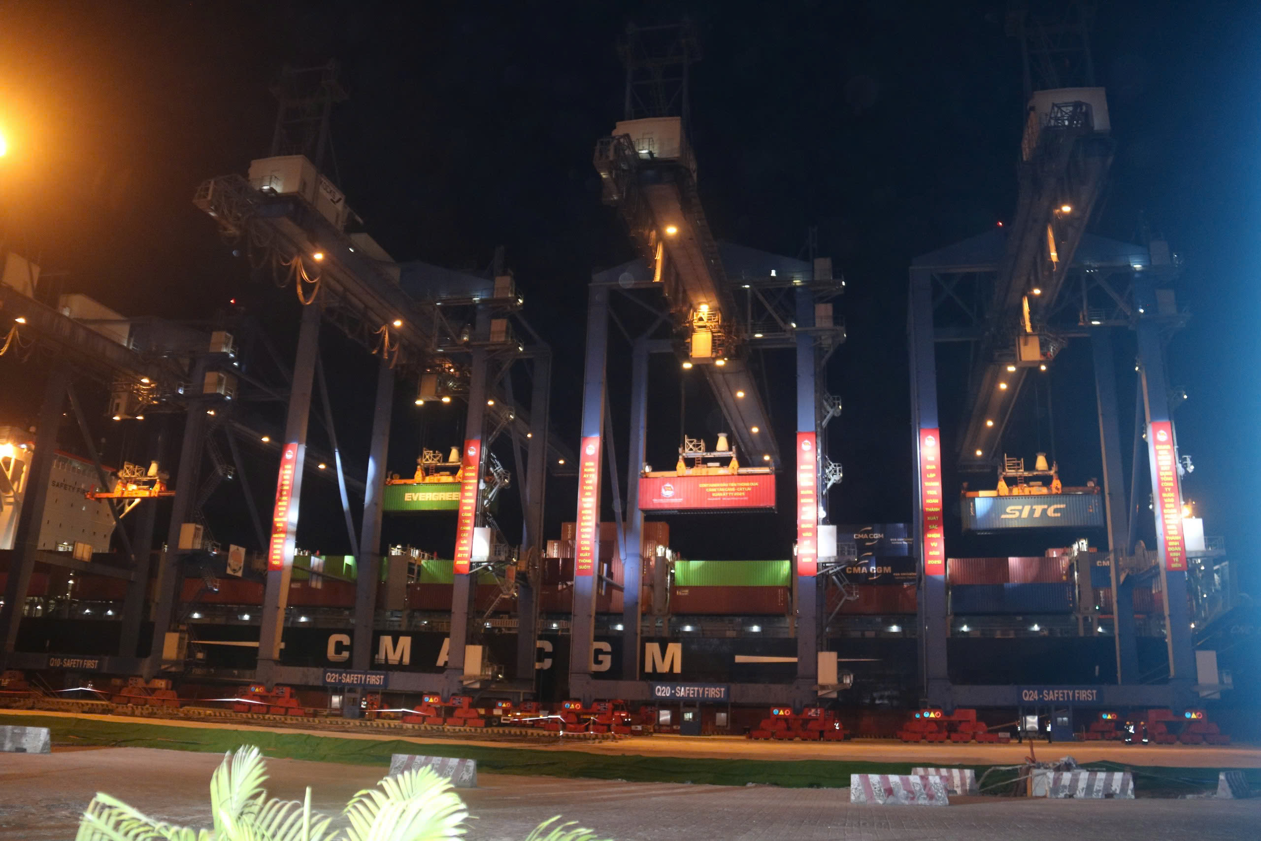 Năm 2024, T&acirc;n cảng S&agrave;i G&ograve;n đạt sản lượng h&agrave;ng, doanh thu, lợi nhuận cao kỷ lục- Ảnh 1.