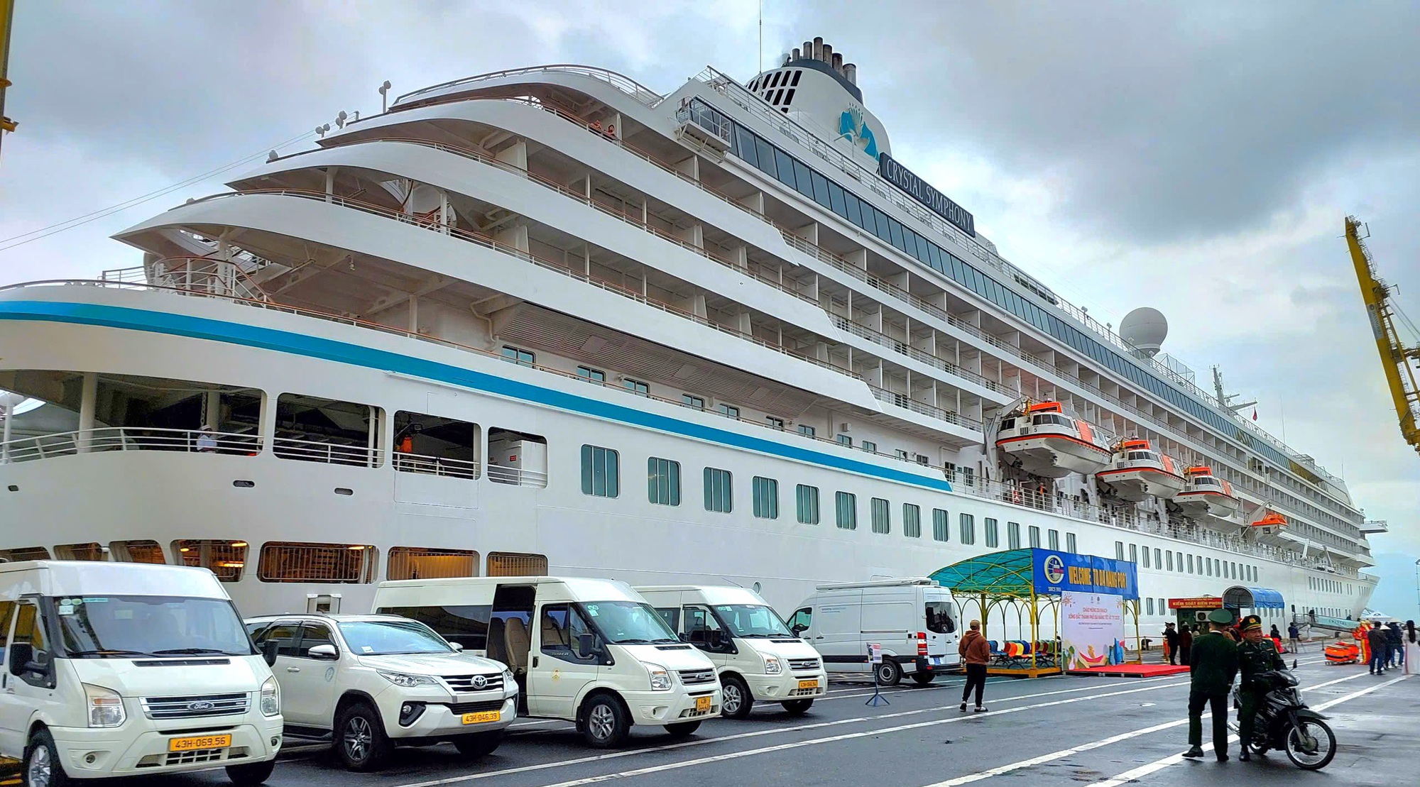 Du kh&aacute;ch Mỹ th&iacute;ch th&uacute; nhận n&oacute;n l&aacute; khi x&ocirc;ng đất Đ&agrave; Nẵng- Ảnh 2.