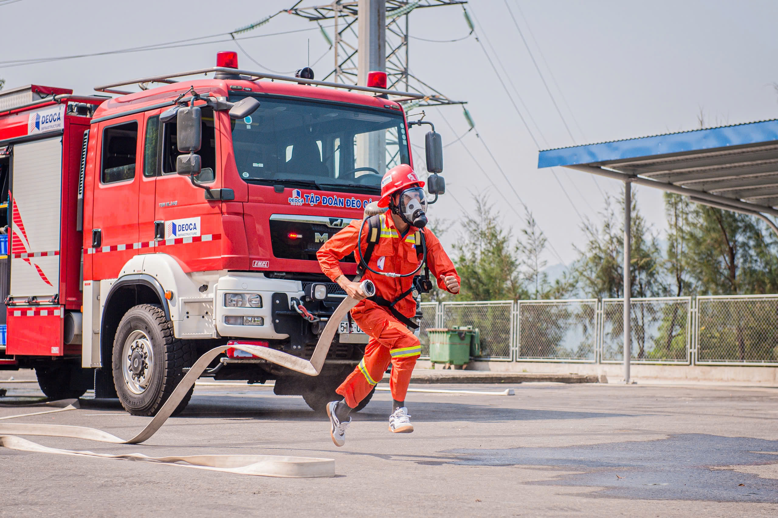 Những ca trực vắt ngang giao thừa của c&ocirc;ng nh&acirc;n giao th&ocirc;ng- Ảnh 2.