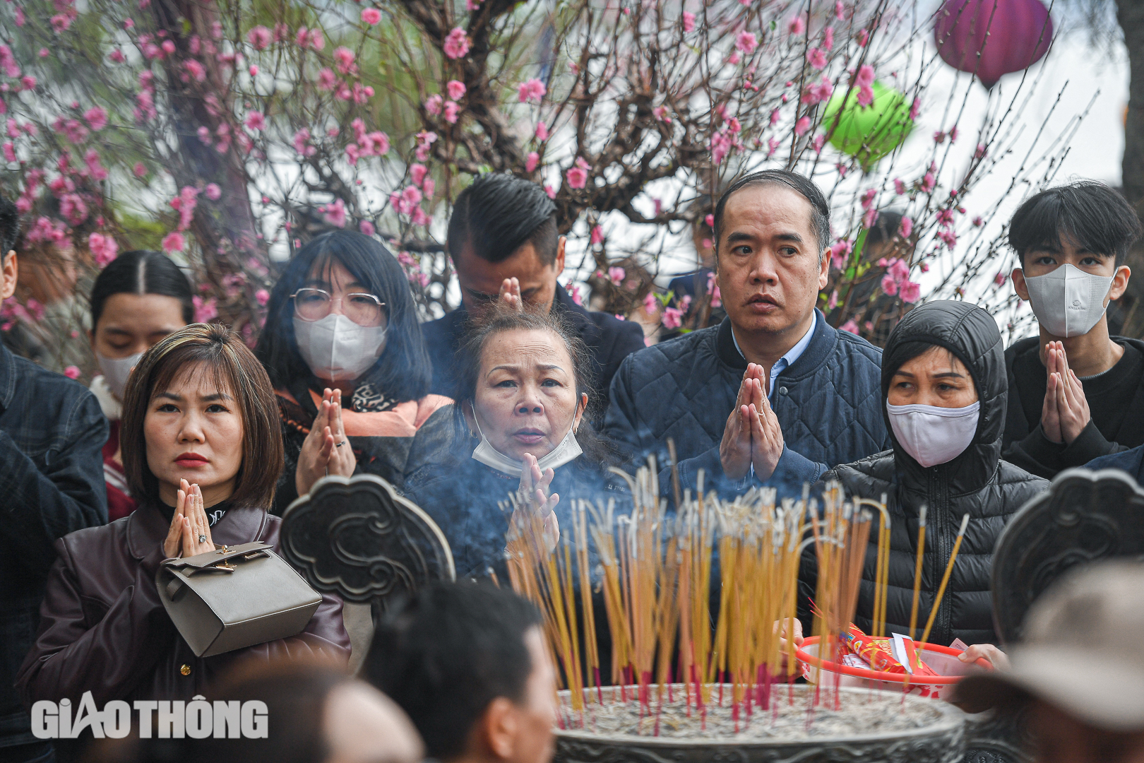 H&agrave; Nội: Người d&acirc;n chen ch&acirc;n đi lễ ng&agrave;y m&ugrave;ng 1 Tết Ất Tỵ- Ảnh 8.