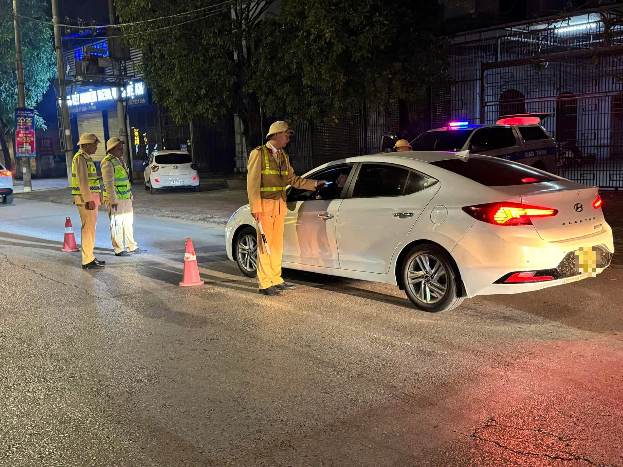 Nghệ An: Xuy&ecirc;n Tết đảm bảo trật tự an to&agrave;n giao th&ocirc;ng tr&ecirc;n c&aacute;c tuyến đường- Ảnh 3.