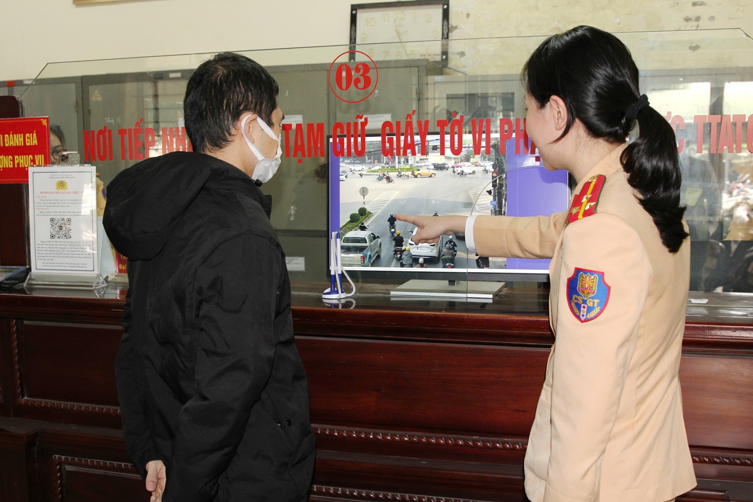 Nghệ An: Xuy&ecirc;n Tết đảm bảo trật tự an to&agrave;n giao th&ocirc;ng tr&ecirc;n c&aacute;c tuyến đường- Ảnh 5.