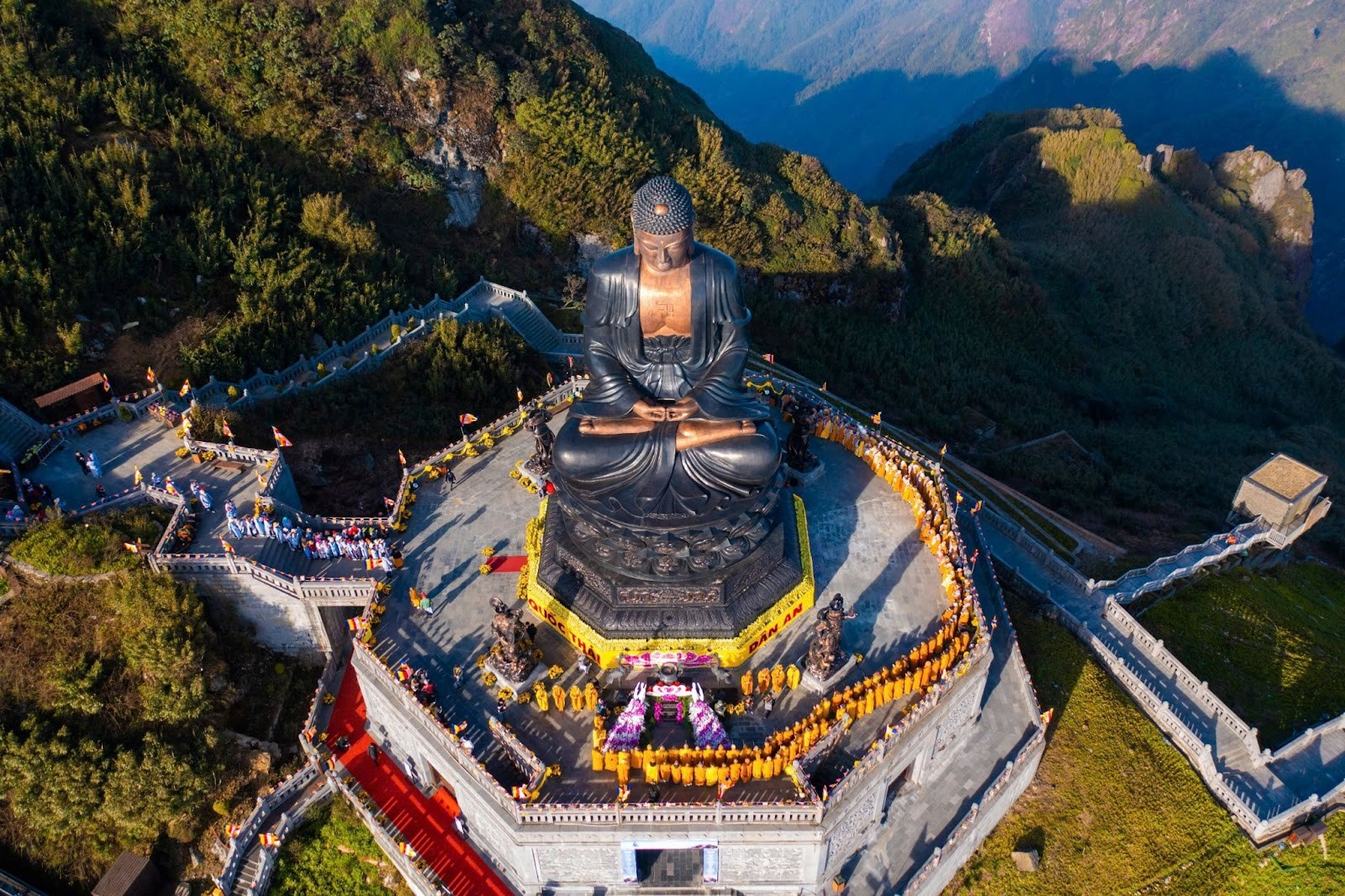 Du kh&aacute;ch l&ecirc;n đỉnh Fansipan treo thẻ cầu an ng&agrave;y m&ugrave;ng 1 Tết- Ảnh 4.