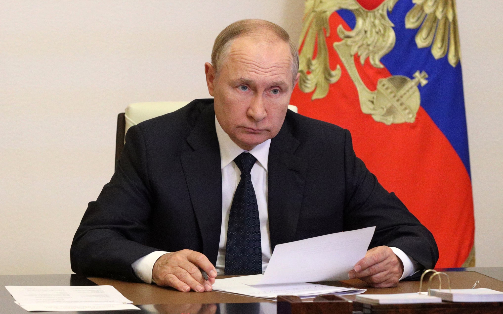 Tổng thống Nga Putin: &Ocirc;ng Zelensky kh&ocirc;ng c&oacute; quyền k&yacute; thỏa thuận ho&agrave; b&igrave;nh