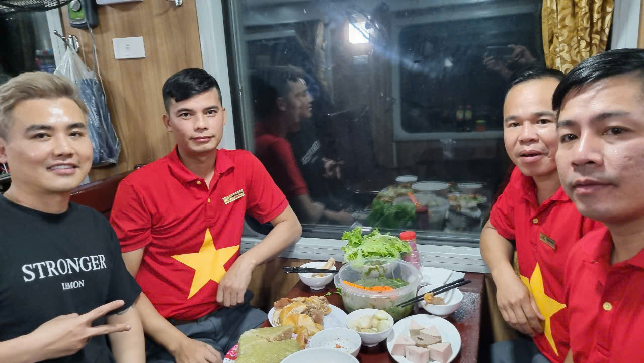 Hương Tết ngập tr&agrave;n tr&ecirc;n những chuyến t&agrave;u Xu&acirc;n- Ảnh 12.