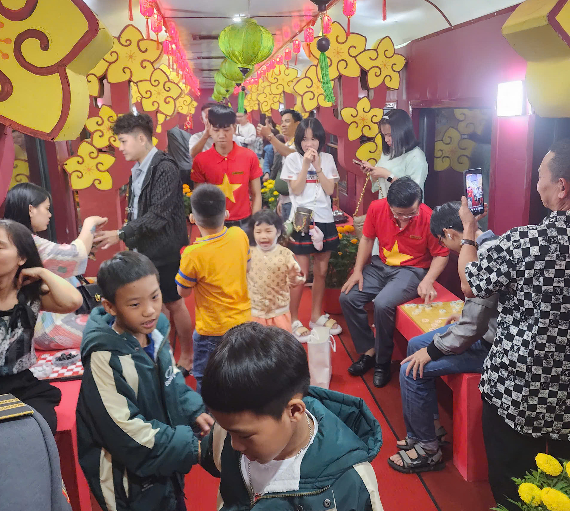 Hương Tết ngập tr&agrave;n tr&ecirc;n những chuyến t&agrave;u Xu&acirc;n- Ảnh 5.