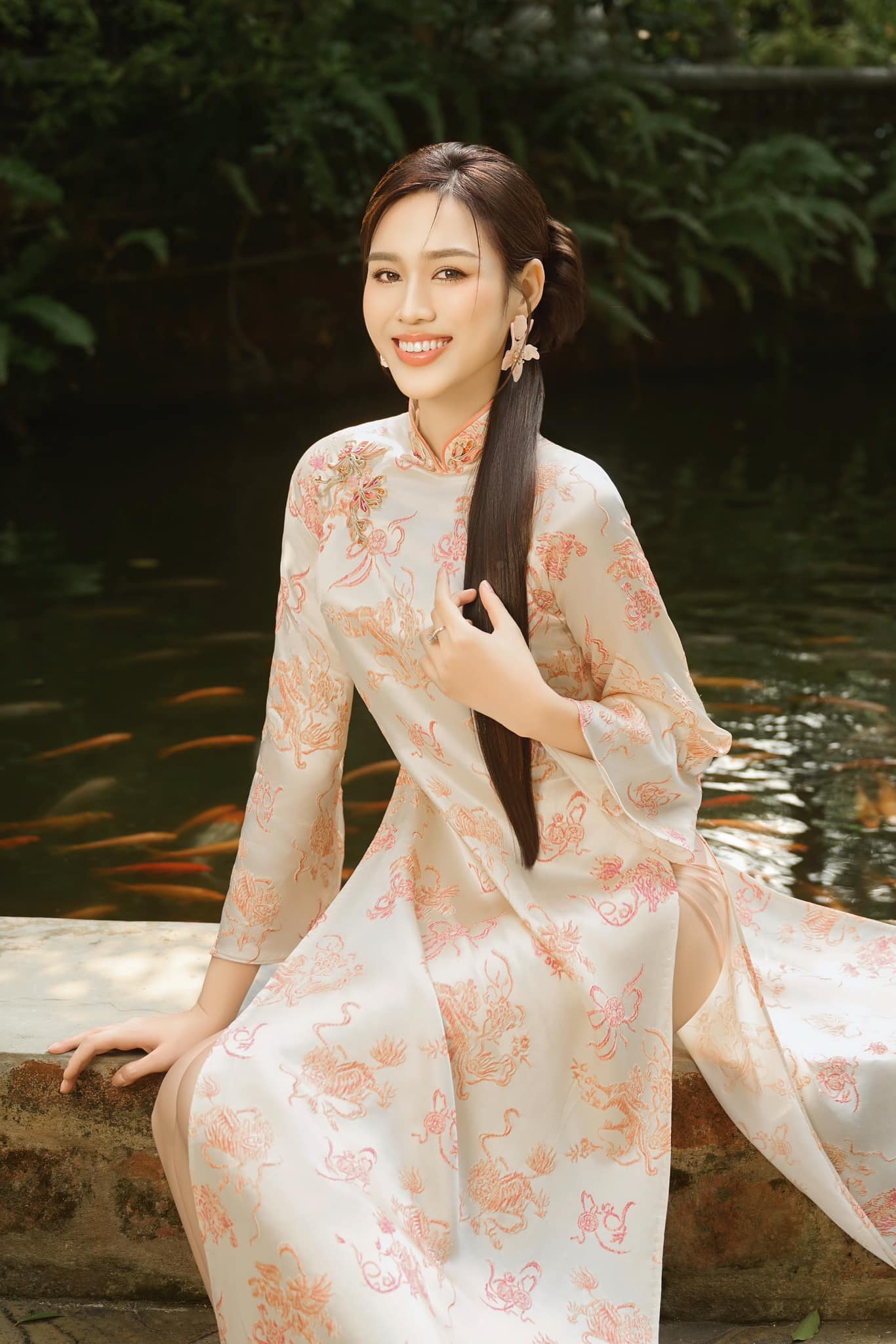 Sao Việt đ&oacute;n Tết Ất Tỵ: Sơn T&ugrave;ng M-TP, Mono g&acirc;y sốt với ảnh du xu&acirc;n ở qu&ecirc; nh&agrave;- Ảnh 7.