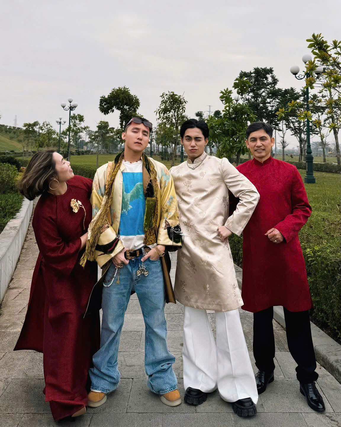 Sao Việt đ&oacute;n Tết Ất Tỵ: Sơn T&ugrave;ng M-TP, Mono g&acirc;y sốt với ảnh du xu&acirc;n ở qu&ecirc; nh&agrave;- Ảnh 3.