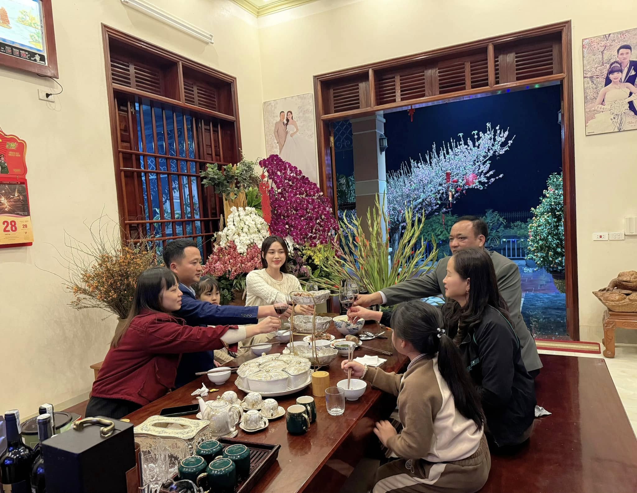 Sao Việt đ&oacute;n Tết Ất Tỵ: Sơn T&ugrave;ng M-TP, Mono g&acirc;y sốt với ảnh du xu&acirc;n ở qu&ecirc; nh&agrave;- Ảnh 6.