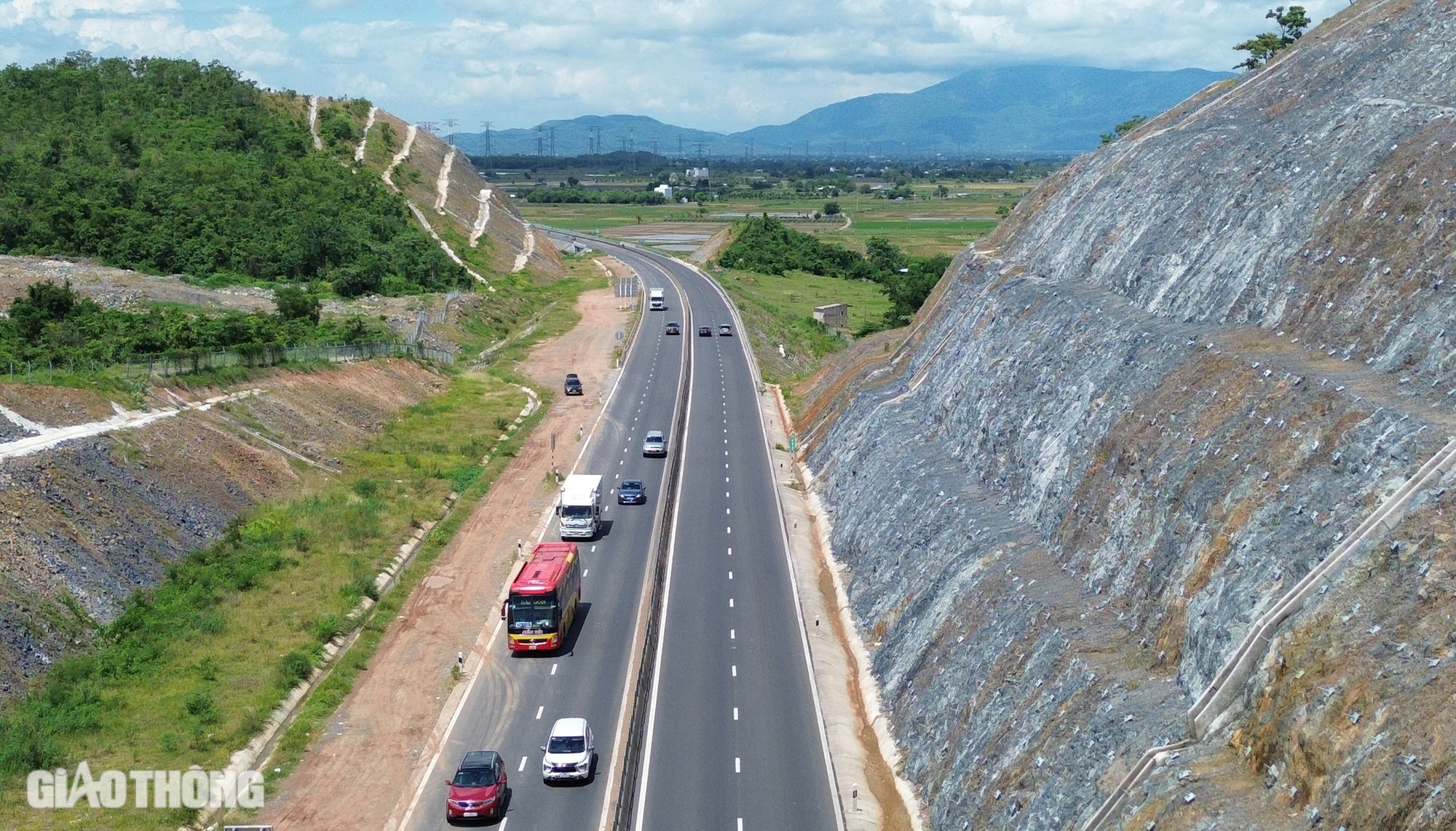 Lắp trạm c&acirc;n ngăn xe qu&aacute; tải v&agrave;o cao tốc Vĩnh Hảo - Phan Thiết- Ảnh 1.