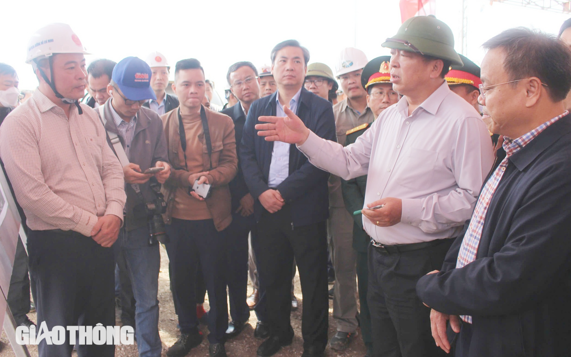 Xử l&yacute; dứt điểm mặt bằng, th&ocirc;ng xe tuyến ch&iacute;nh cao tốc qua Quảng Trị dịp 30/4