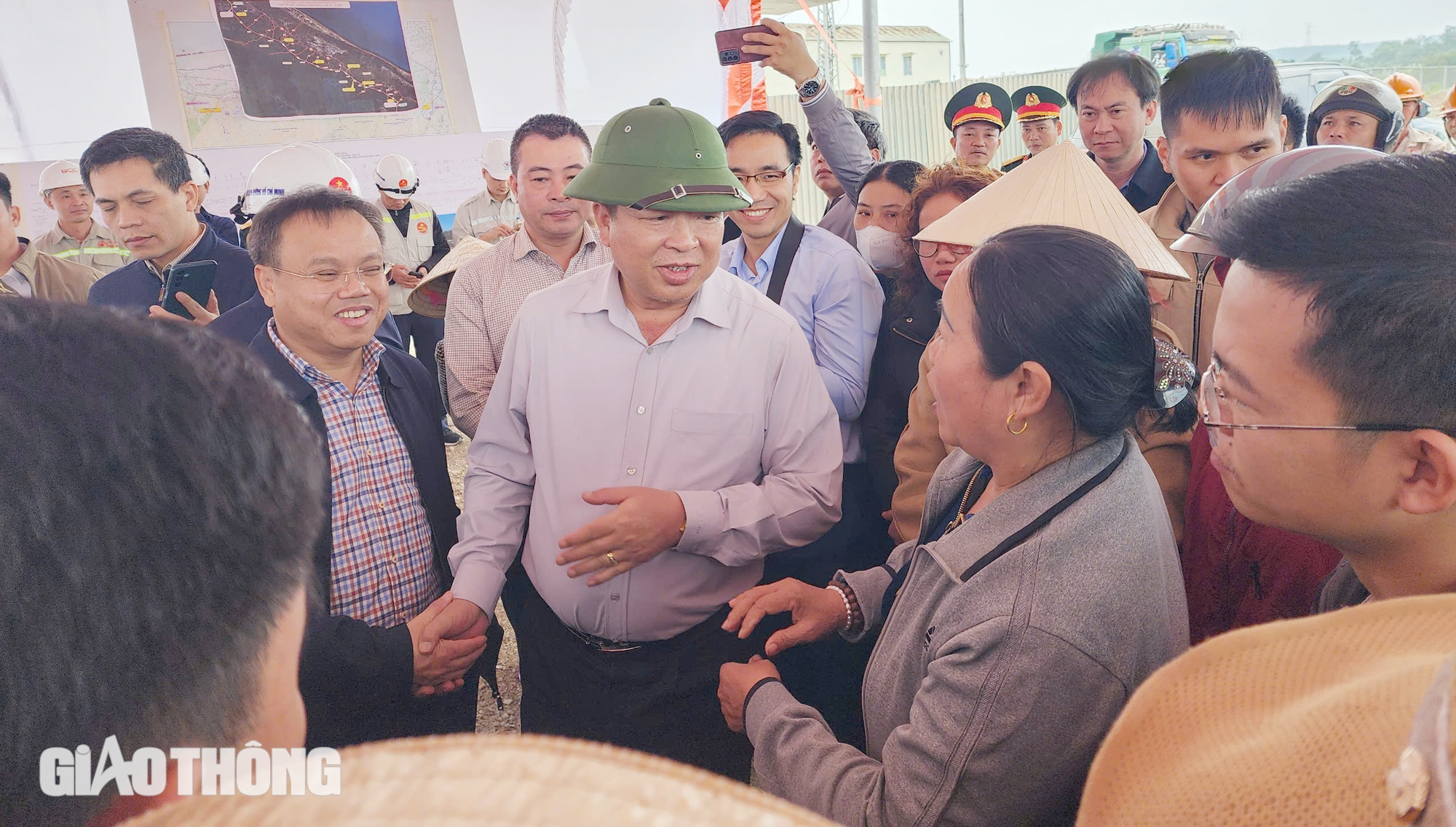 Xử l&yacute; dứt điểm mặt bằng, th&ocirc;ng xe tuyến ch&iacute;nh cao tốc qua Quảng Trị dịp 30/4- Ảnh 4.