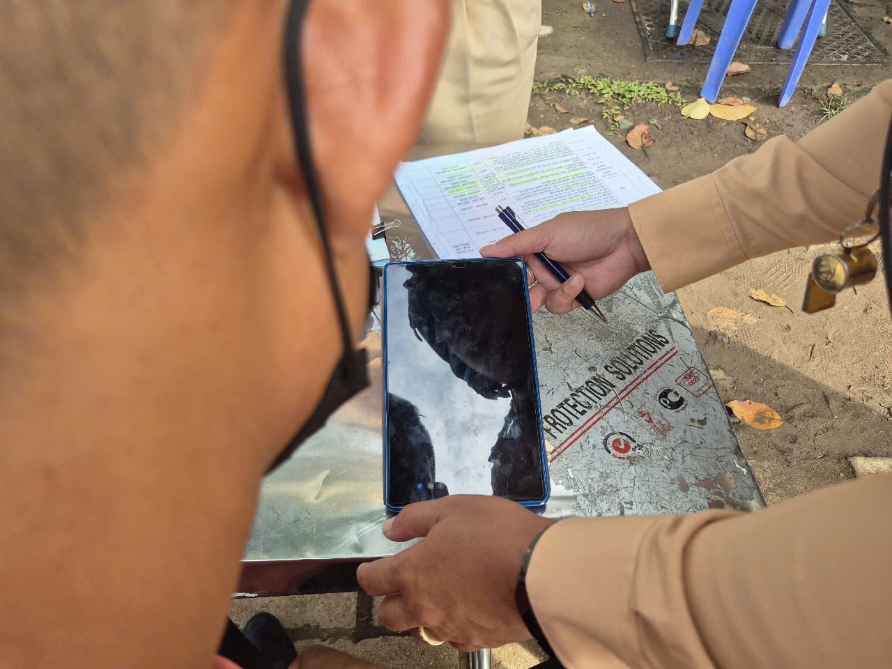 Chạy qu&aacute; tốc độ, t&agrave;i xế xe m&aacute;y thất thần khi nghe mức phạt 12,5 triệu đồng- Ảnh 4.