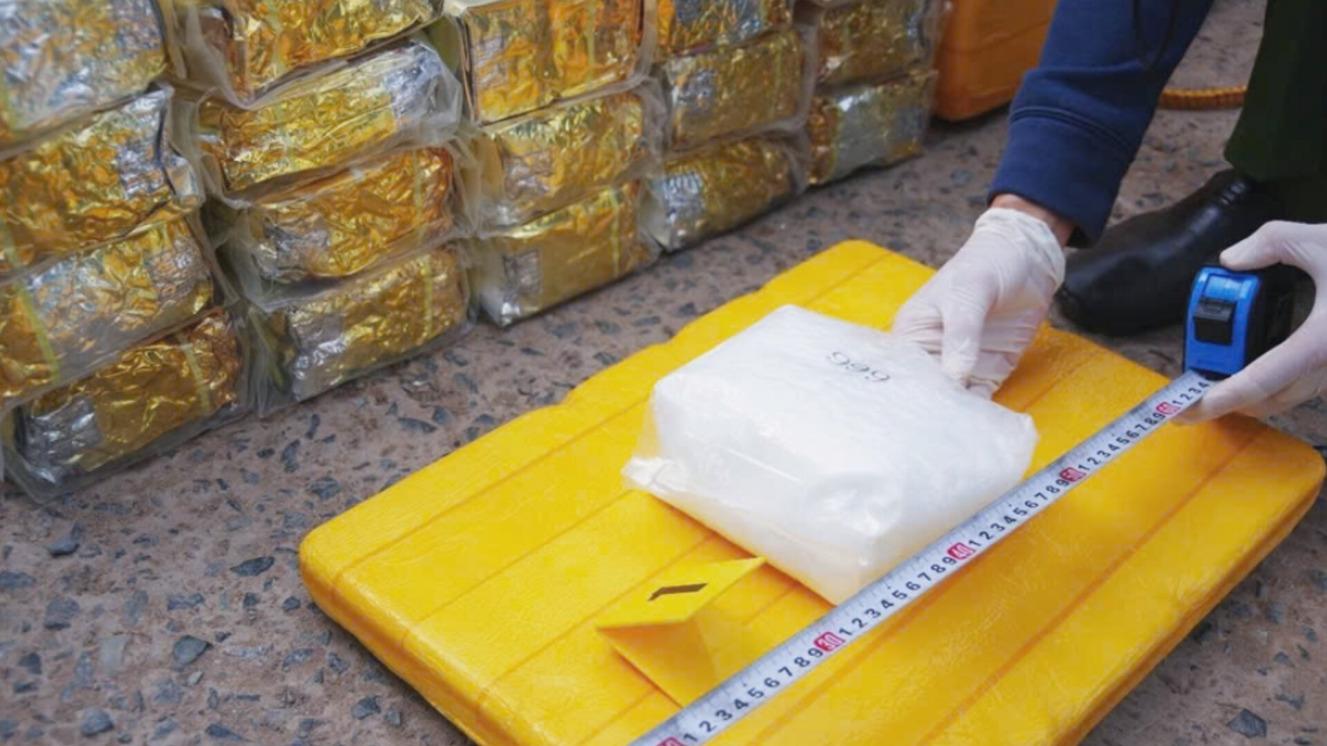 An Giang: Bắt đối tượng vận chuyển hơn 22kg ma t&uacute;y- Ảnh 3.