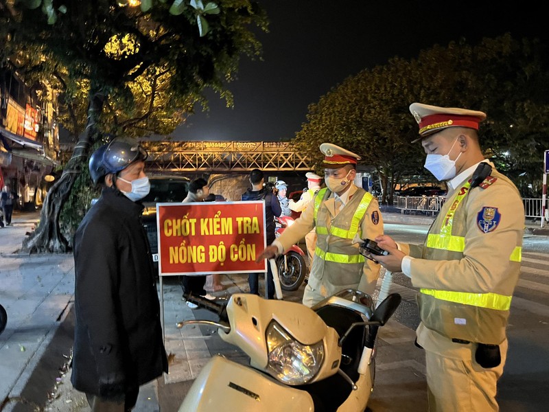 Hơn 400 trường hợp vi phạm giao th&ocirc;ng bị trừ điểm giấy ph&eacute;p l&aacute;i xe trong ng&agrave;y mồng 2 Tết- Ảnh 1.