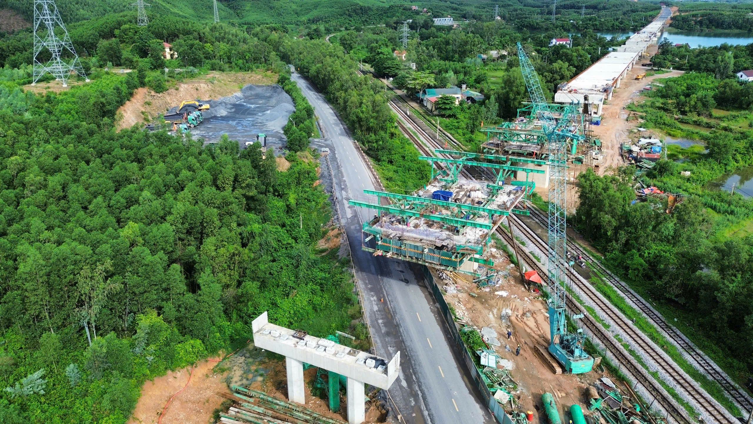 Hậu trường chạy đua l&agrave;m cầu lớn tr&ecirc;n cao tốc Bắc - Nam giai đoạn 2- Ảnh 2.
