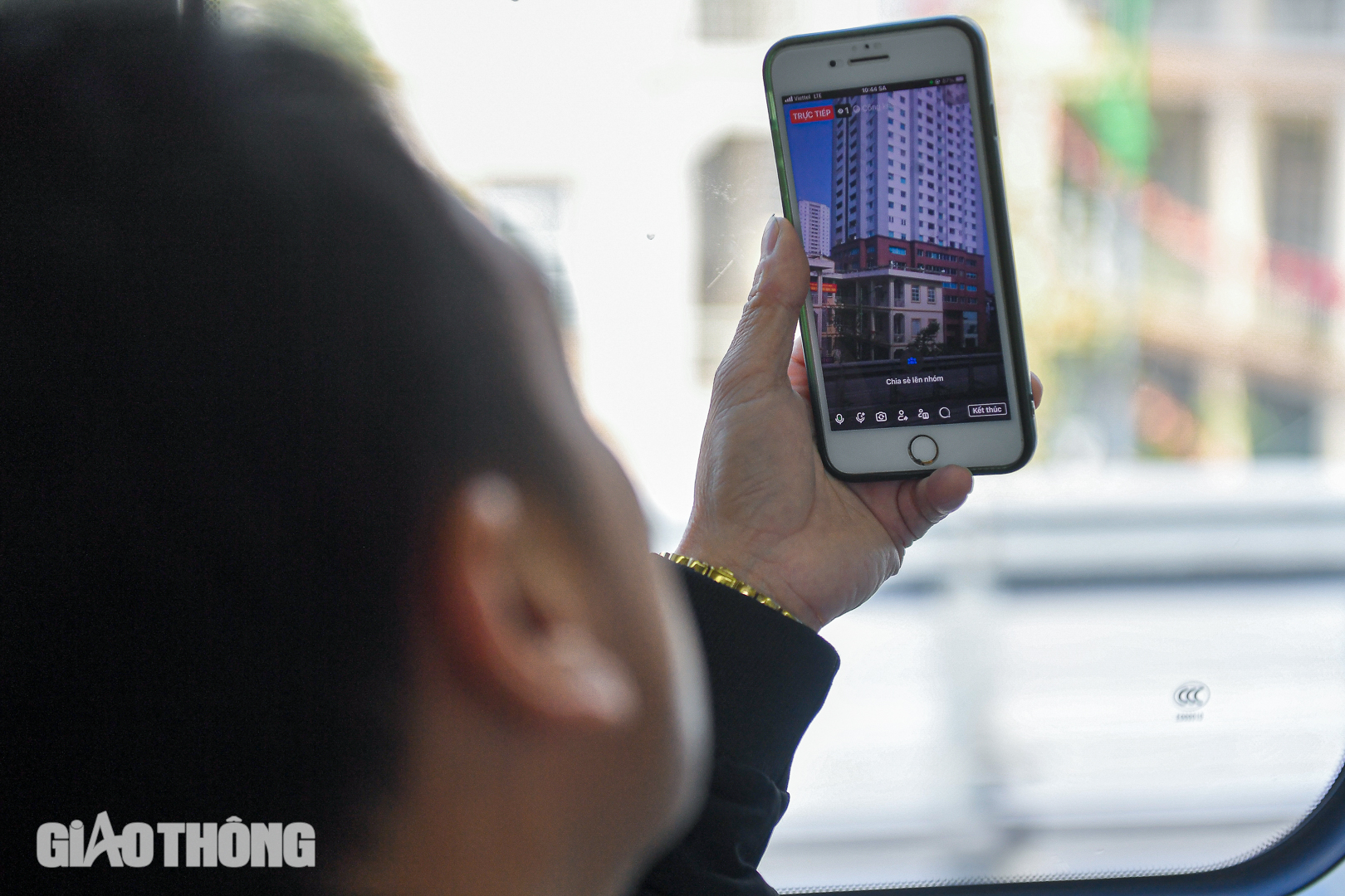 Người d&acirc;n H&agrave; Nội thong dong đi chơi Tết bằng t&agrave;u điện tr&ecirc;n cao- Ảnh 9.