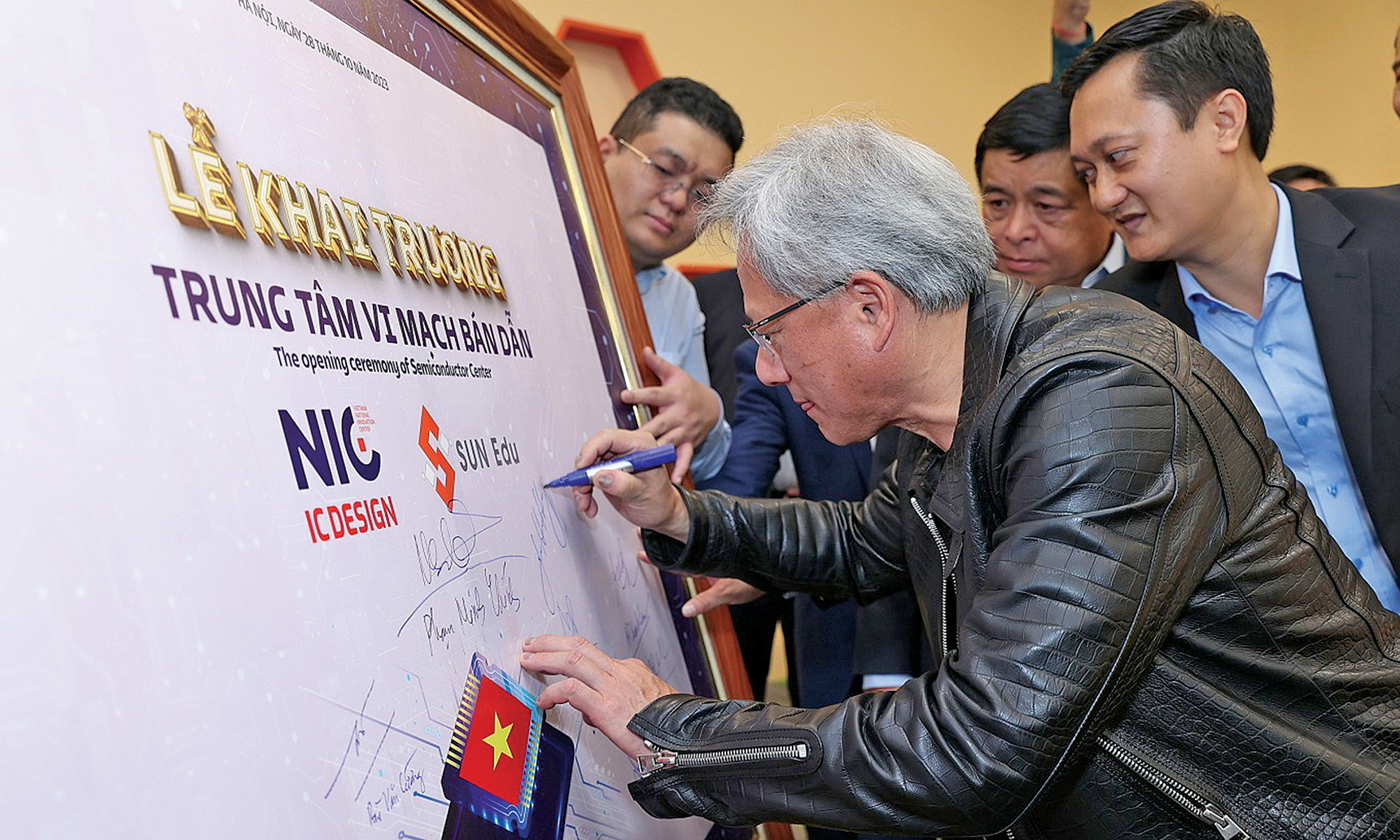 Gia nhập đường đua chip bán dẫn- Ảnh 1. Gia nhập đường đua chip bán dẫn- Ảnh 1.