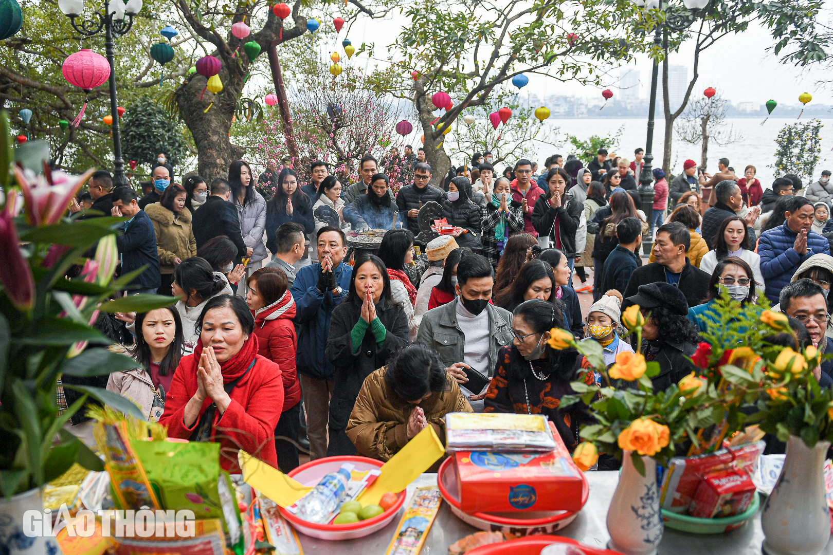 Ngày xuân đi lễ, xin gì?- Ảnh 2. Ngày xuân đi lễ, xin gì?- Ảnh 2.